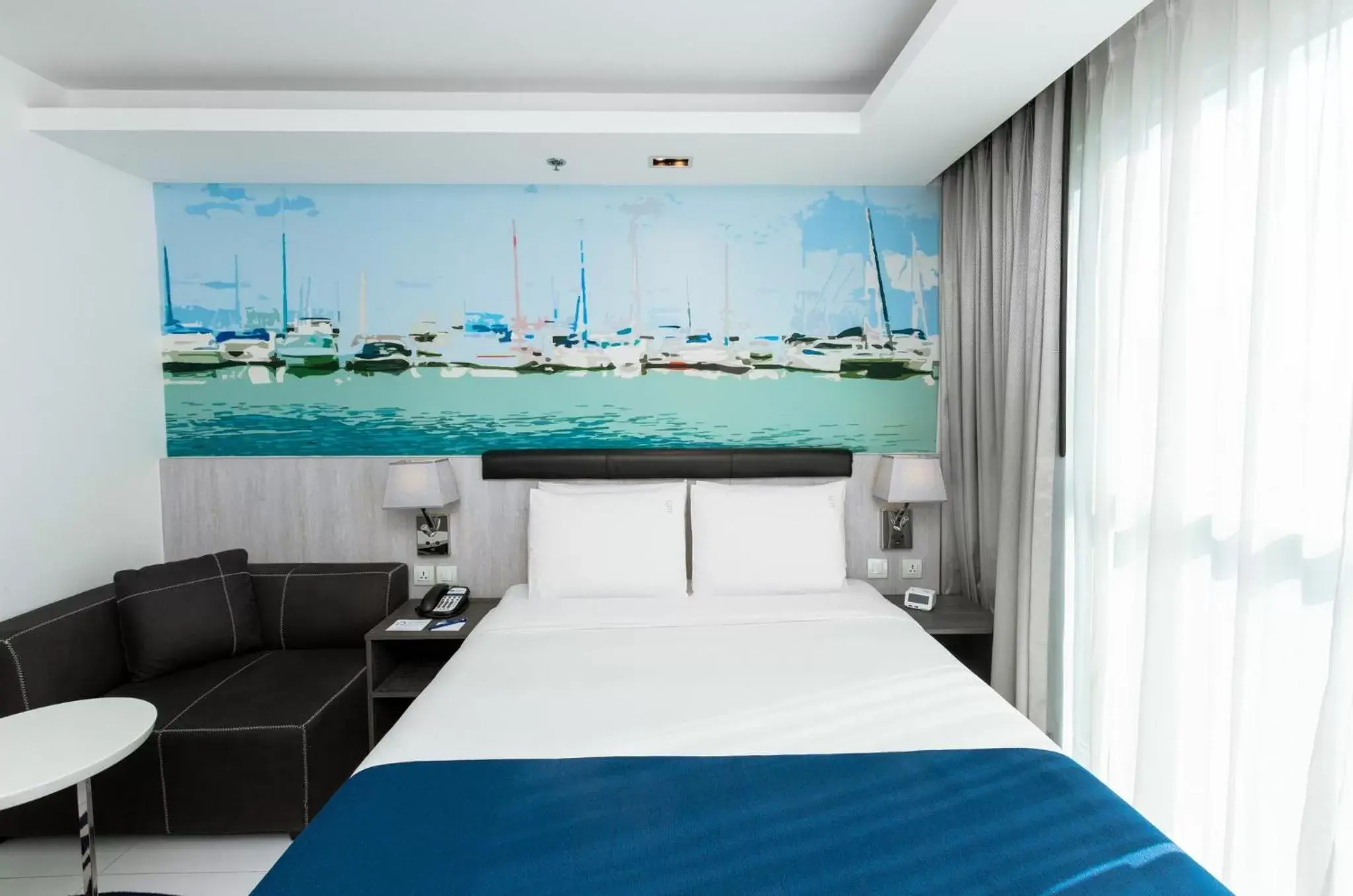 Photo of the whole room, Bed in Holiday Inn Express Pattaya Central, an IHG Hotel