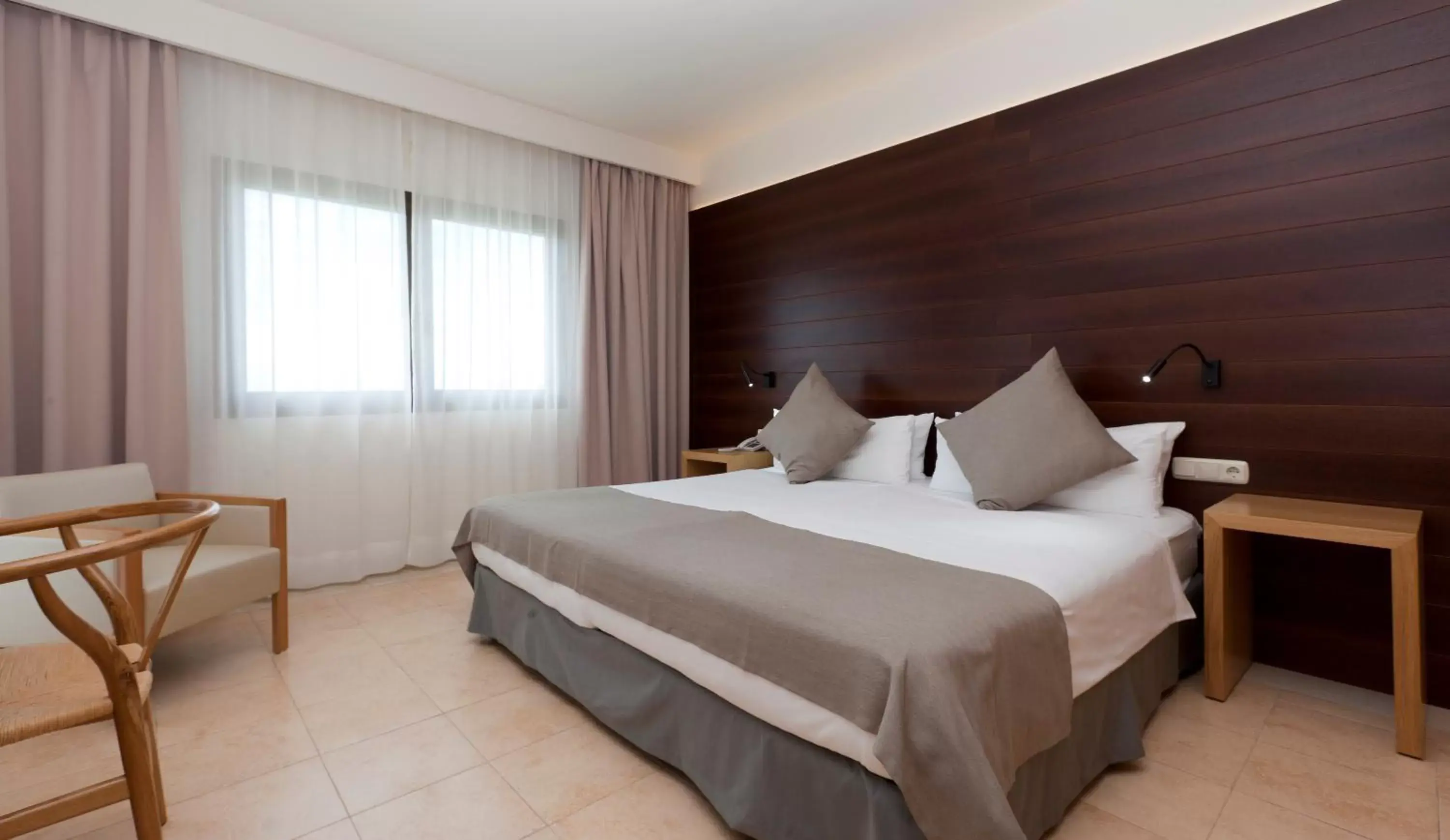 Bedroom, Bed in Impressive Playa Granada Golf
