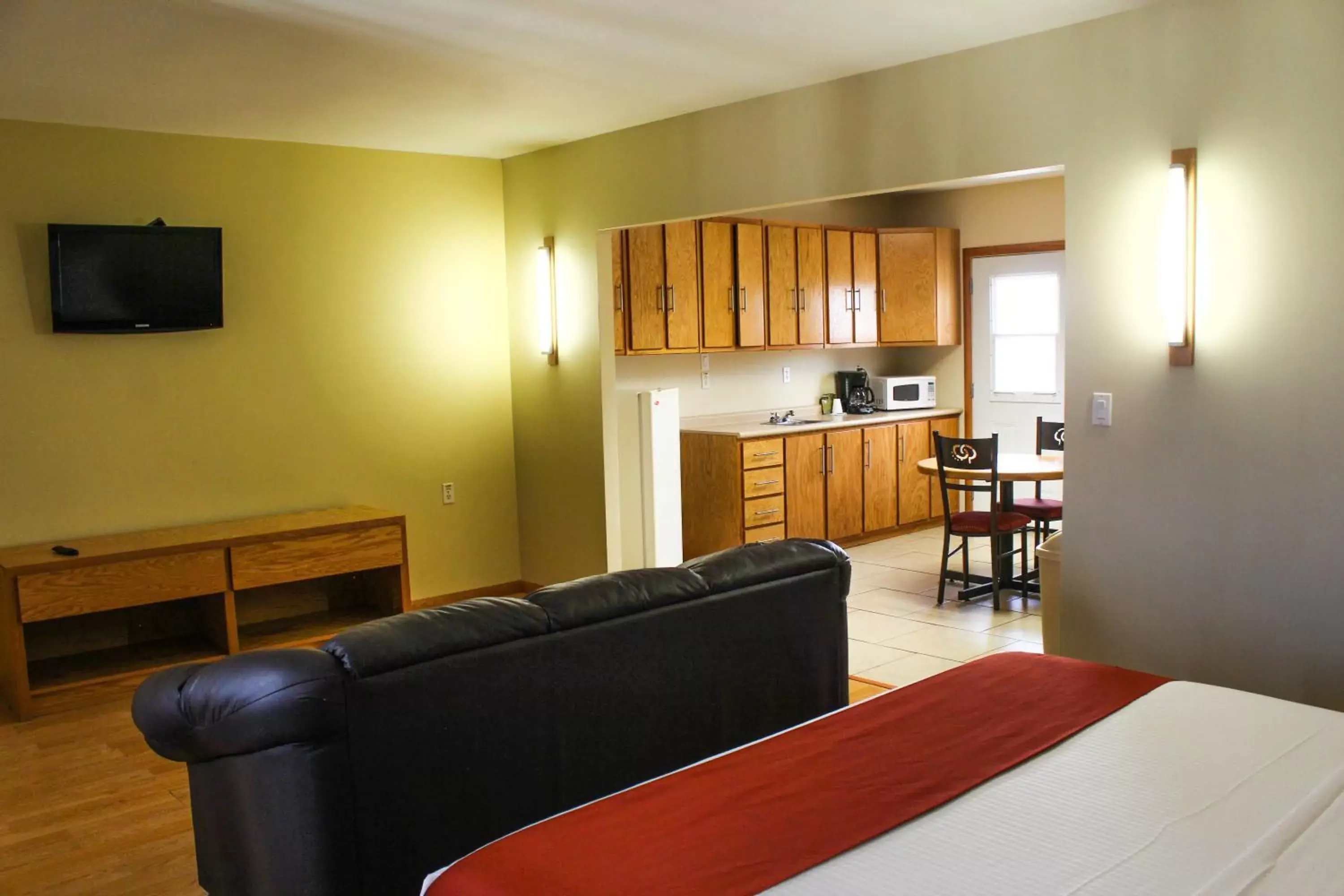 Living room, Seating Area in La Huerta Inn & Suites