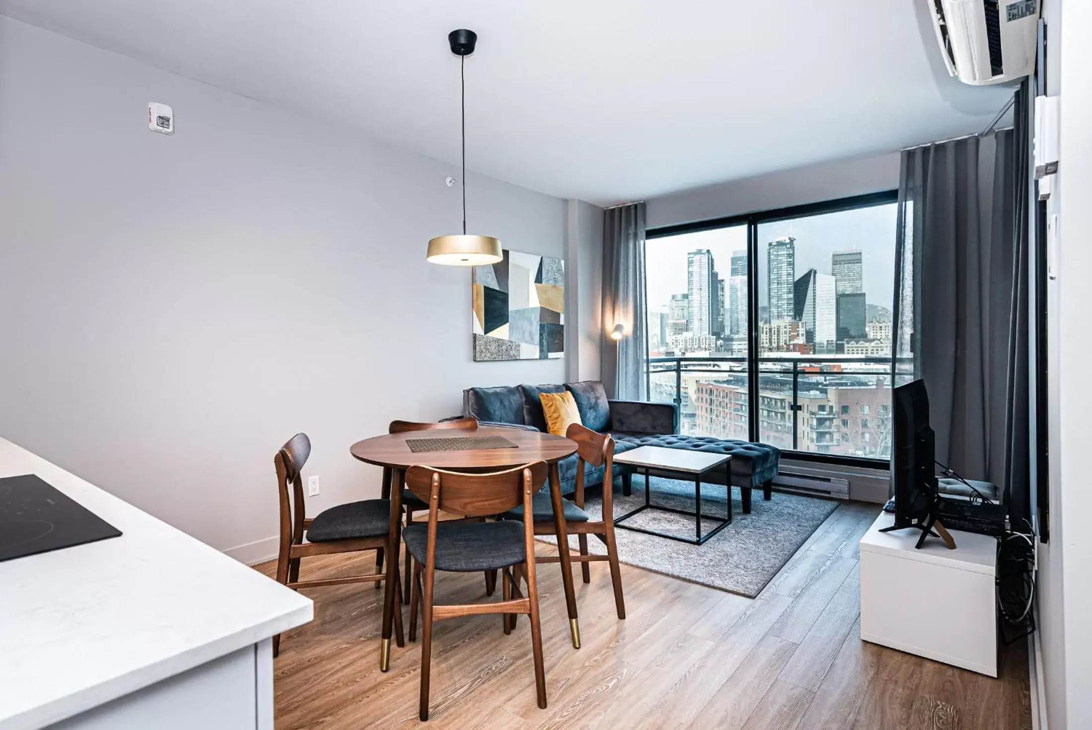 Dining area in WRFY Griffintown Apartment
