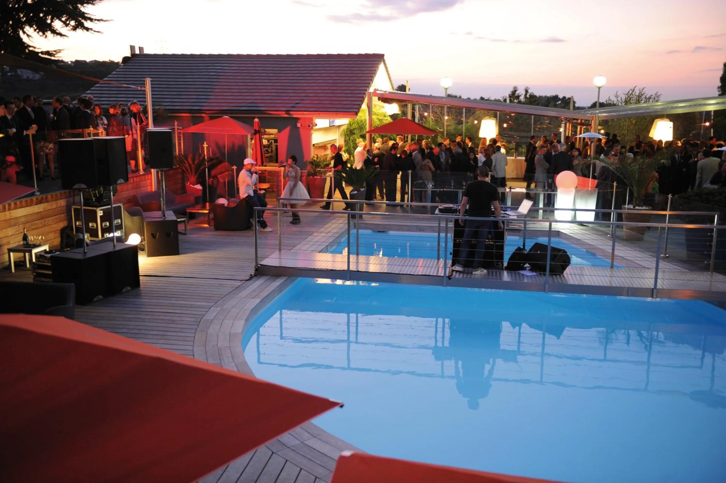 Evening entertainment in Hotel Du Golf