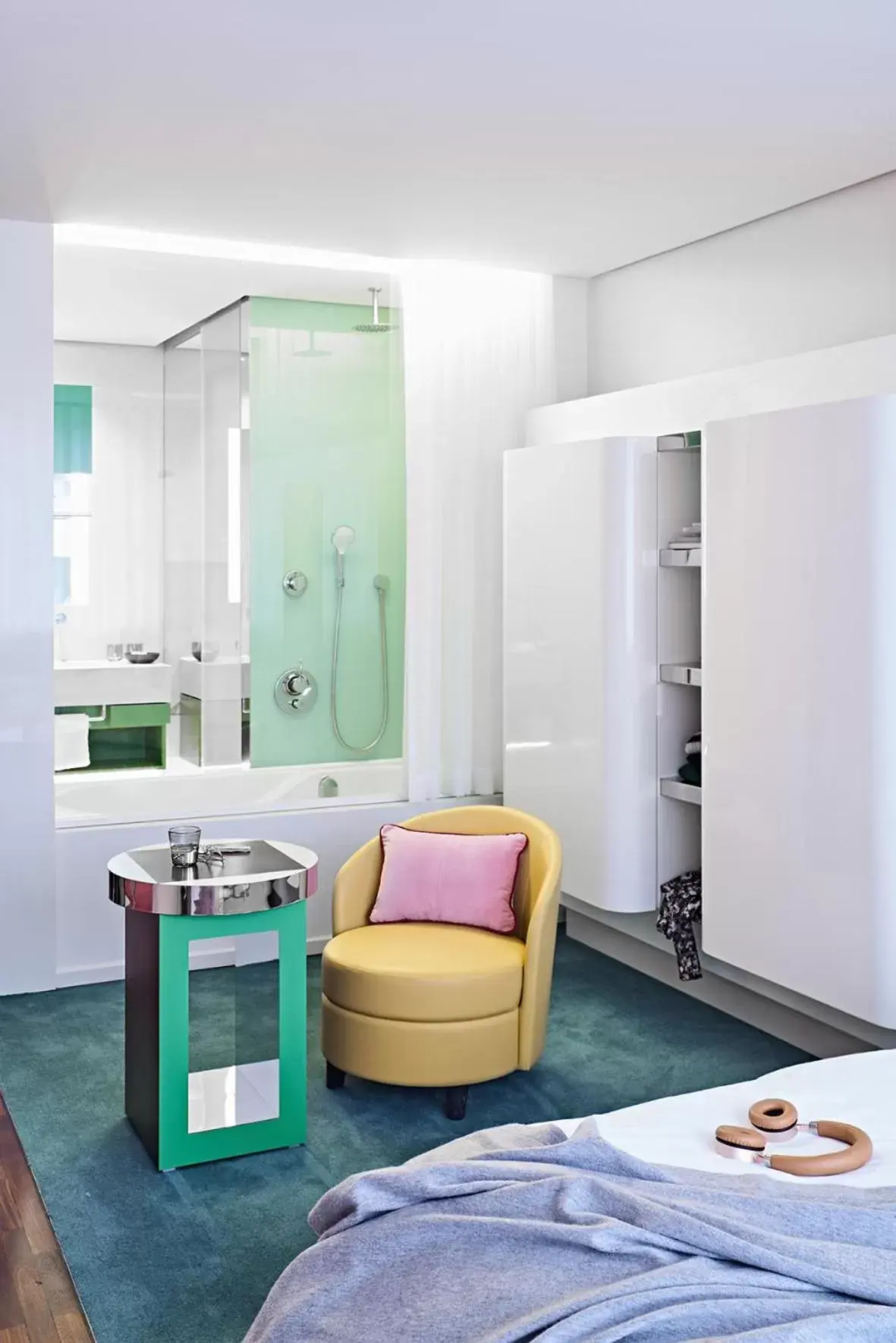 Bathroom, Seating Area in SIDE Design Hotel Hamburg