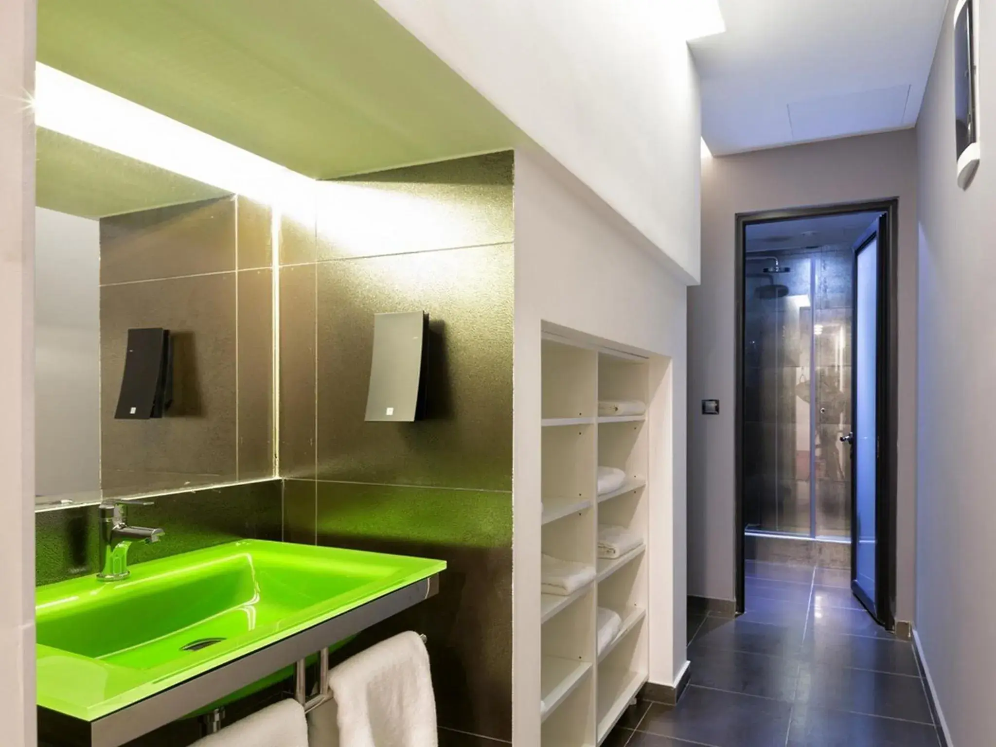 Fitness centre/facilities, Kitchen/Kitchenette in Nova City Hotel Signature Collection Belgrade