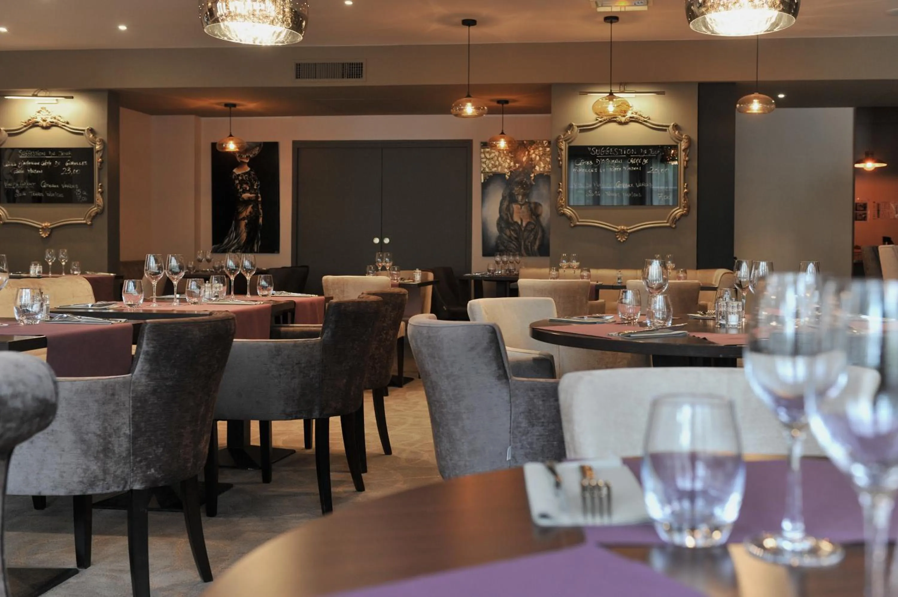 Restaurant/places to eat in Mercure Paris Saint Cloud Hippodrome