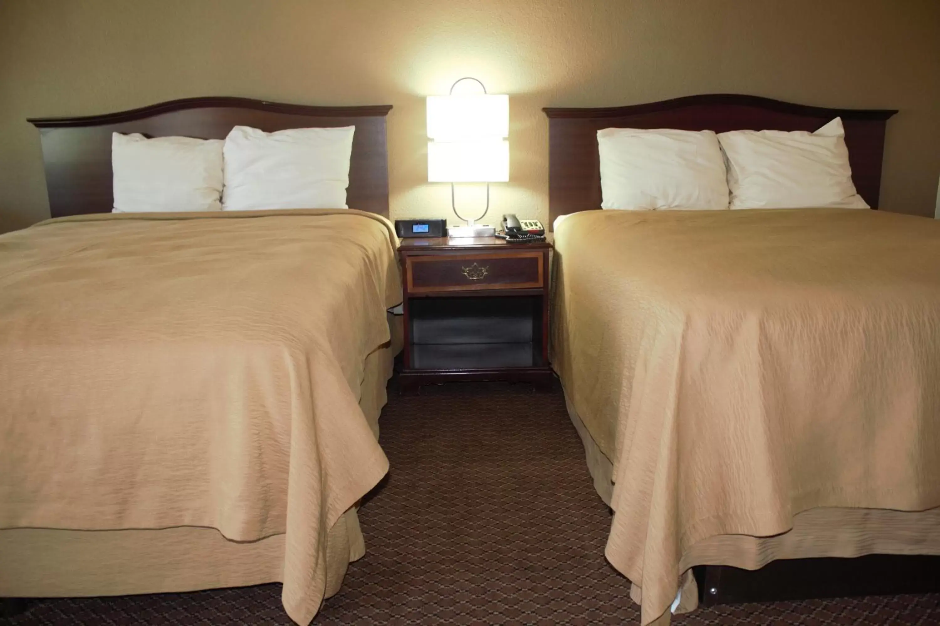 Bed in Oregon Trail Inn and Suites