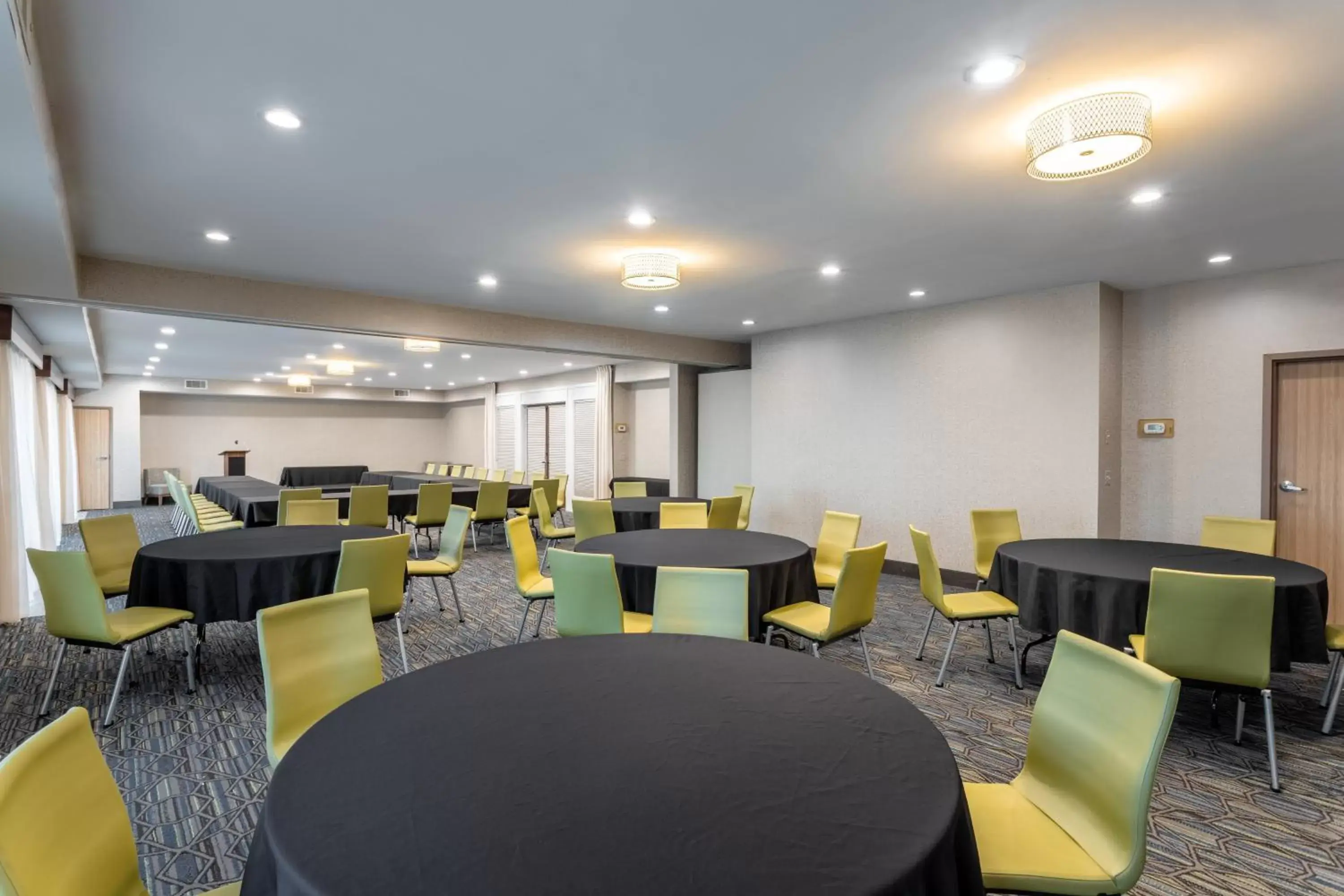 Meeting/conference room in Holiday Inn Express Annapolis East-Kent Island, an IHG Hotel