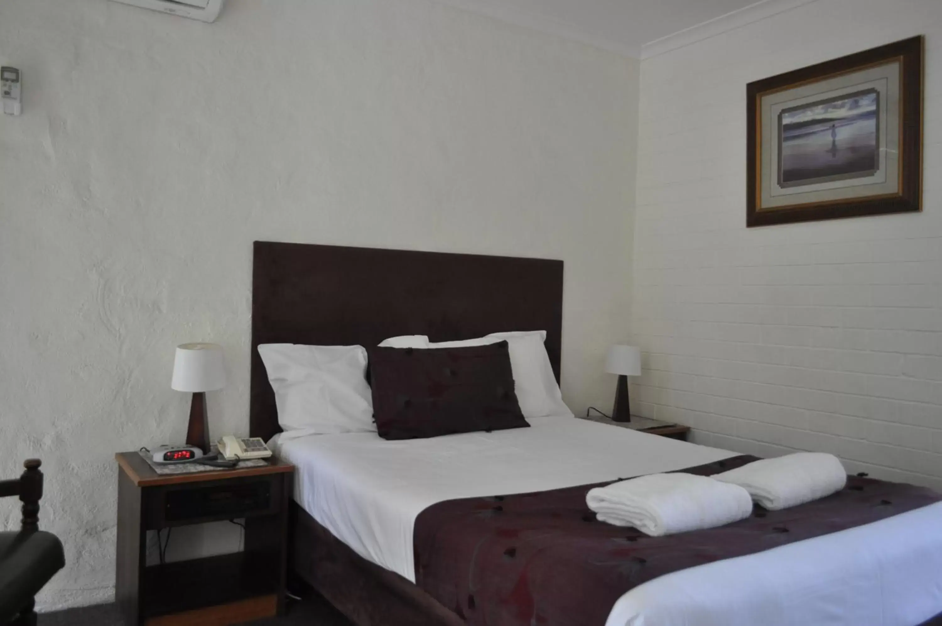 Photo of the whole room, Bed in Albury Burvale Motor Inn