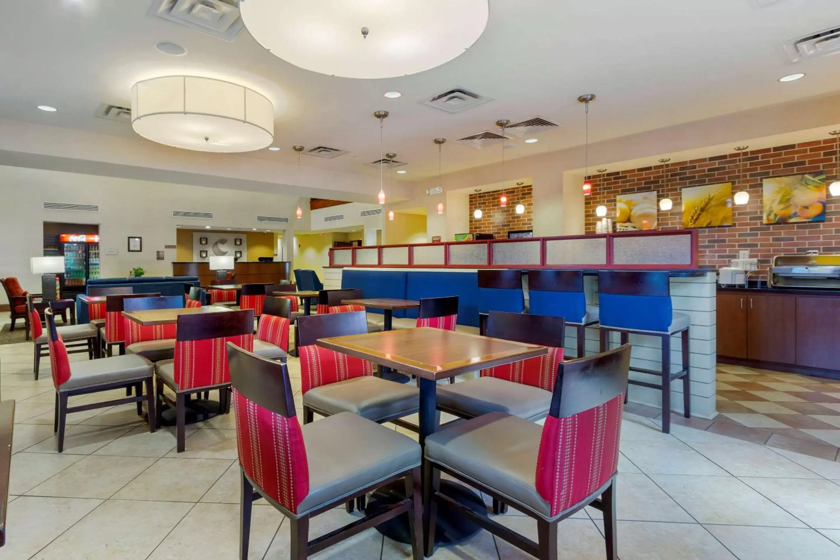 Restaurant/Places to Eat in Comfort Suites Charleston West Ashley