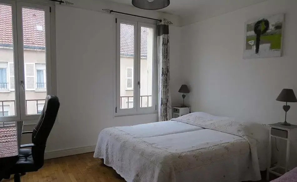 Bed in ApartHotel François 1er - 16ème