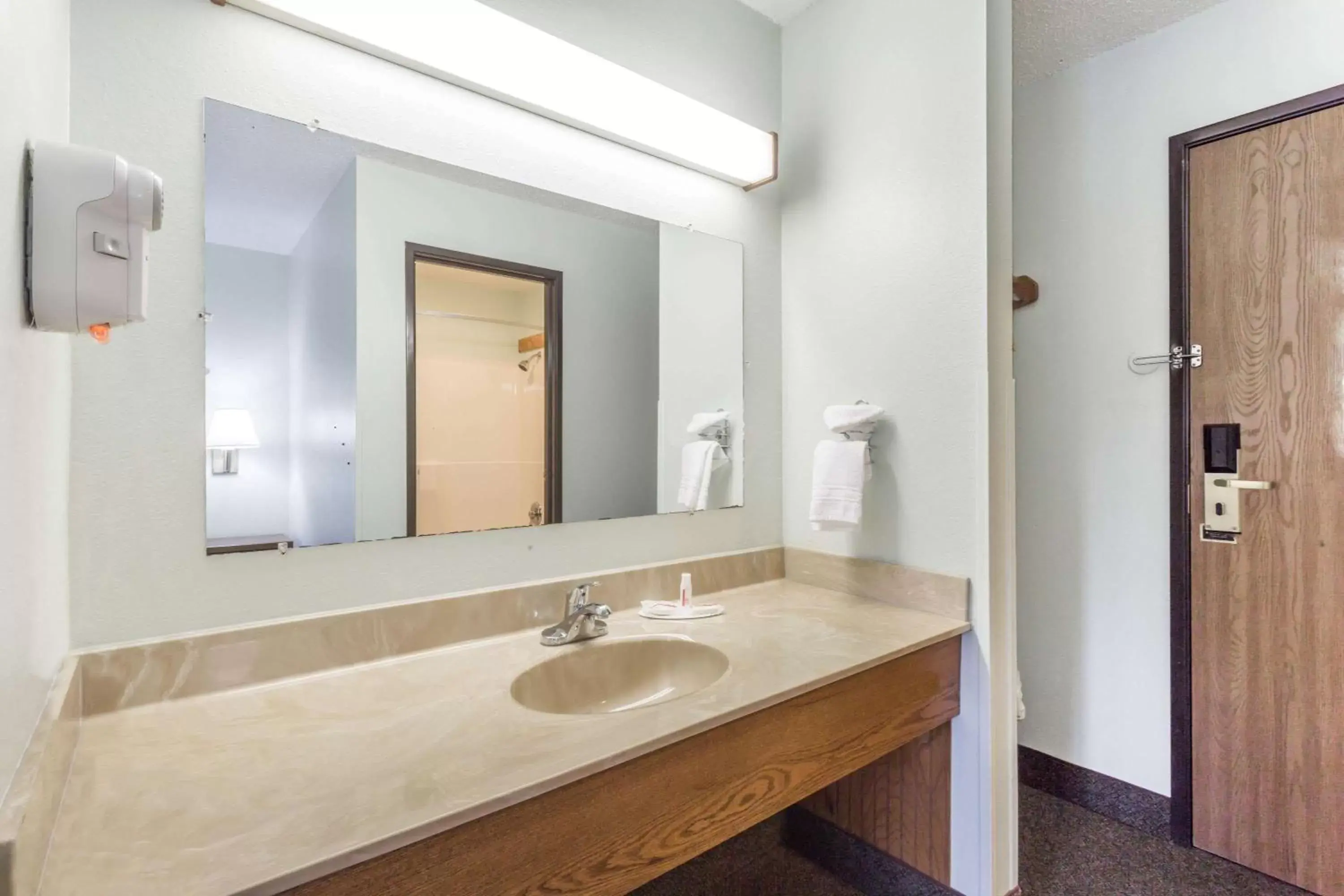 Bathroom in Super 8 by Wyndham Gallipolis Pt Pleasant Area