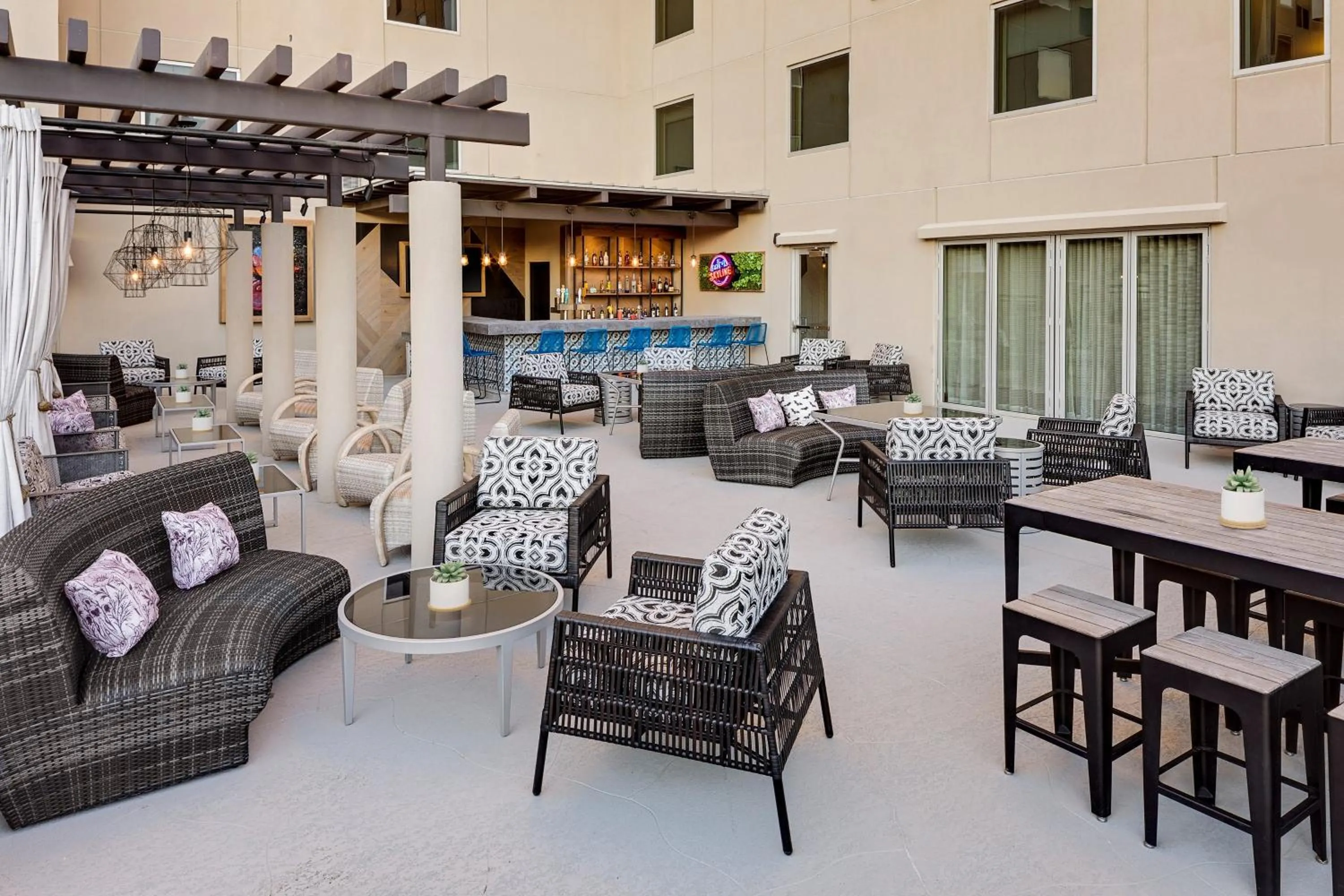 Lounge or bar in Hotel Indigo Austin Downtown - University by IHG