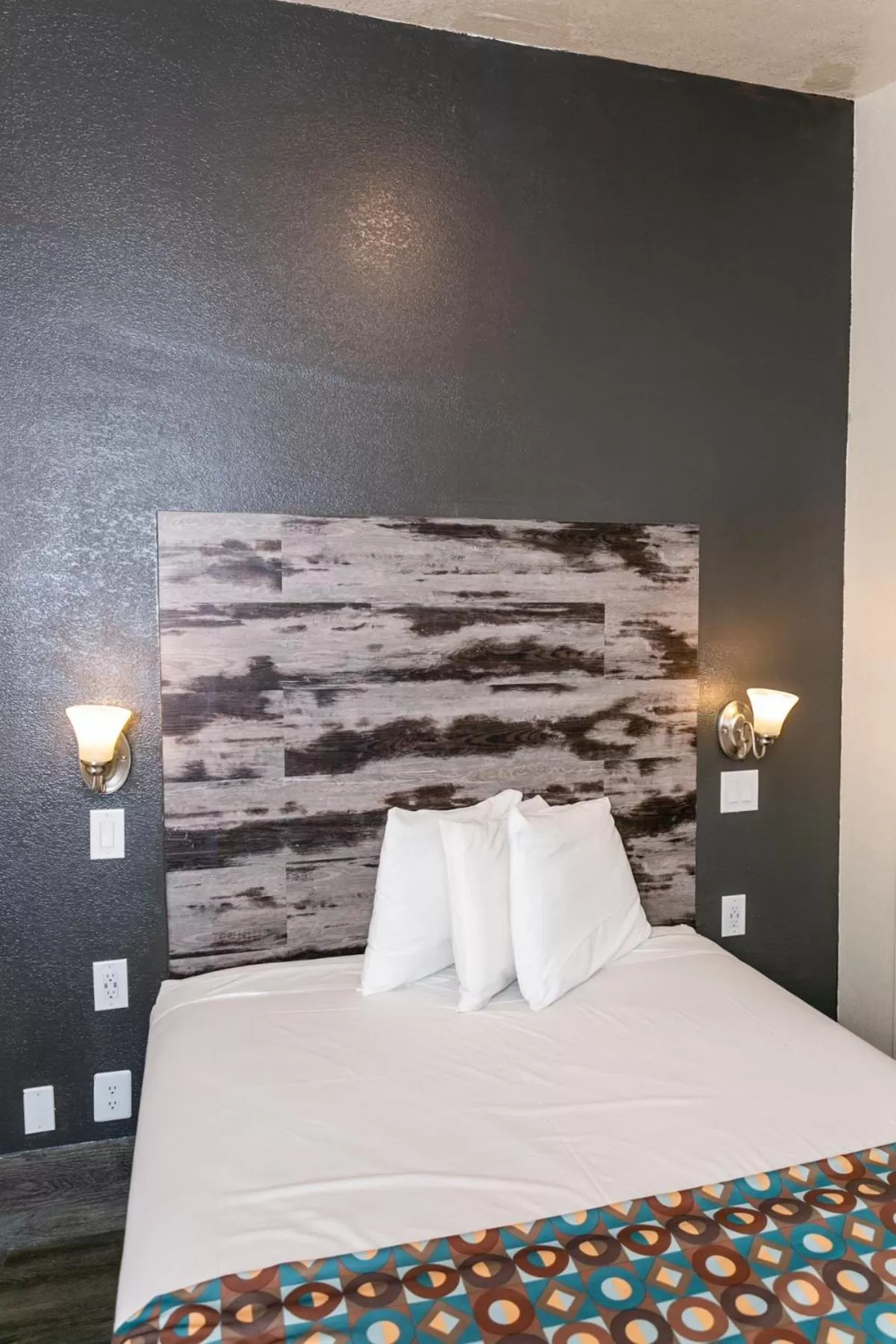 Bed in Anaheim Discovery Inn and Suites