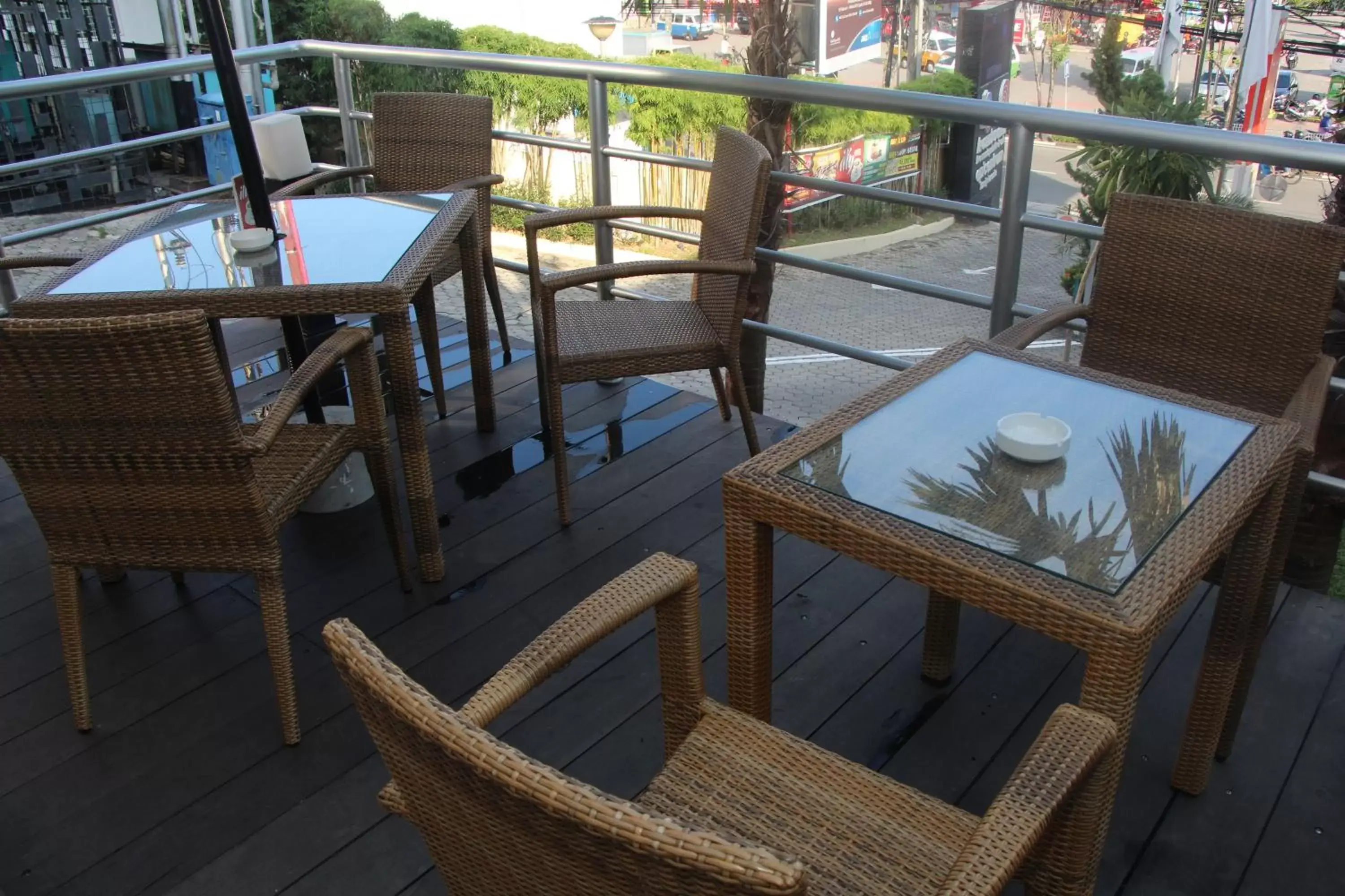 Restaurant/places to eat, Balcony/Terrace in Swiss-Belinn Balikpapan