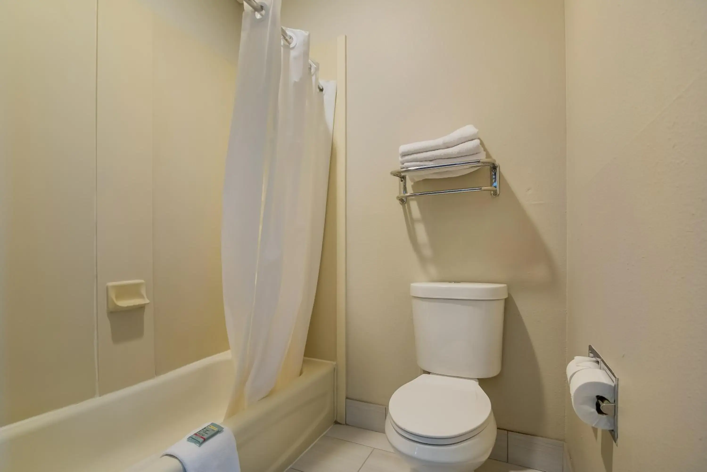 Shower, Bathroom in Best Western Topeka Inn & Suites