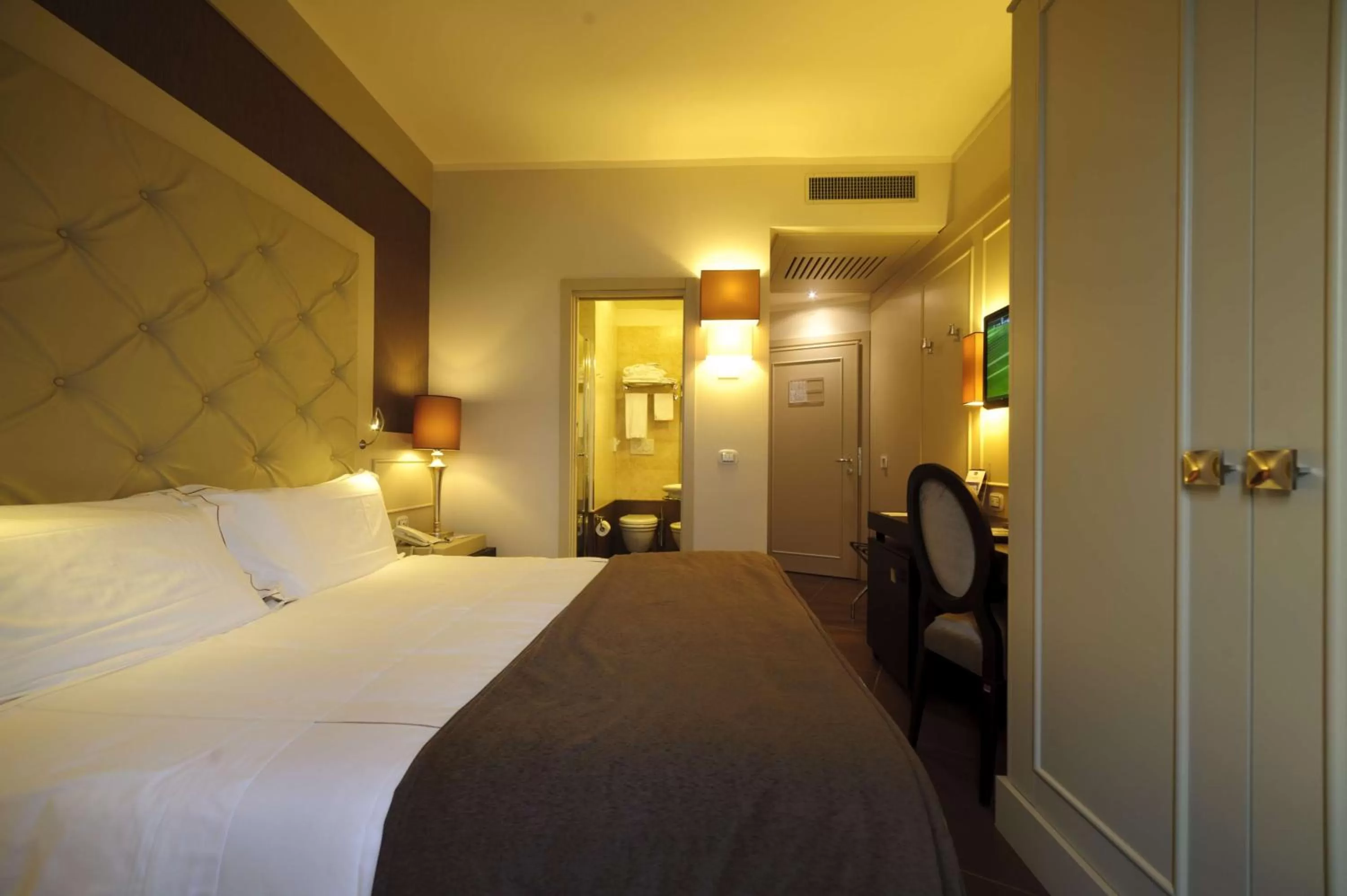 Bedroom, Bed in Best Western Plus Hotel Perla Del Porto