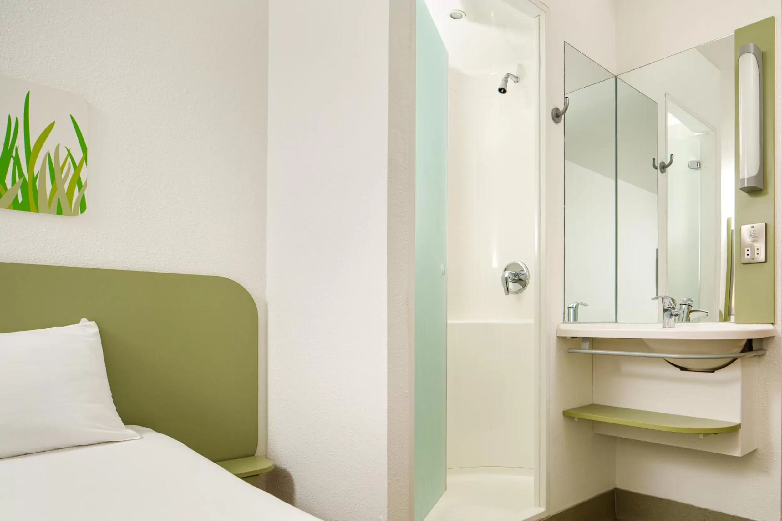 Bed in ibis budget Cardiff Centre