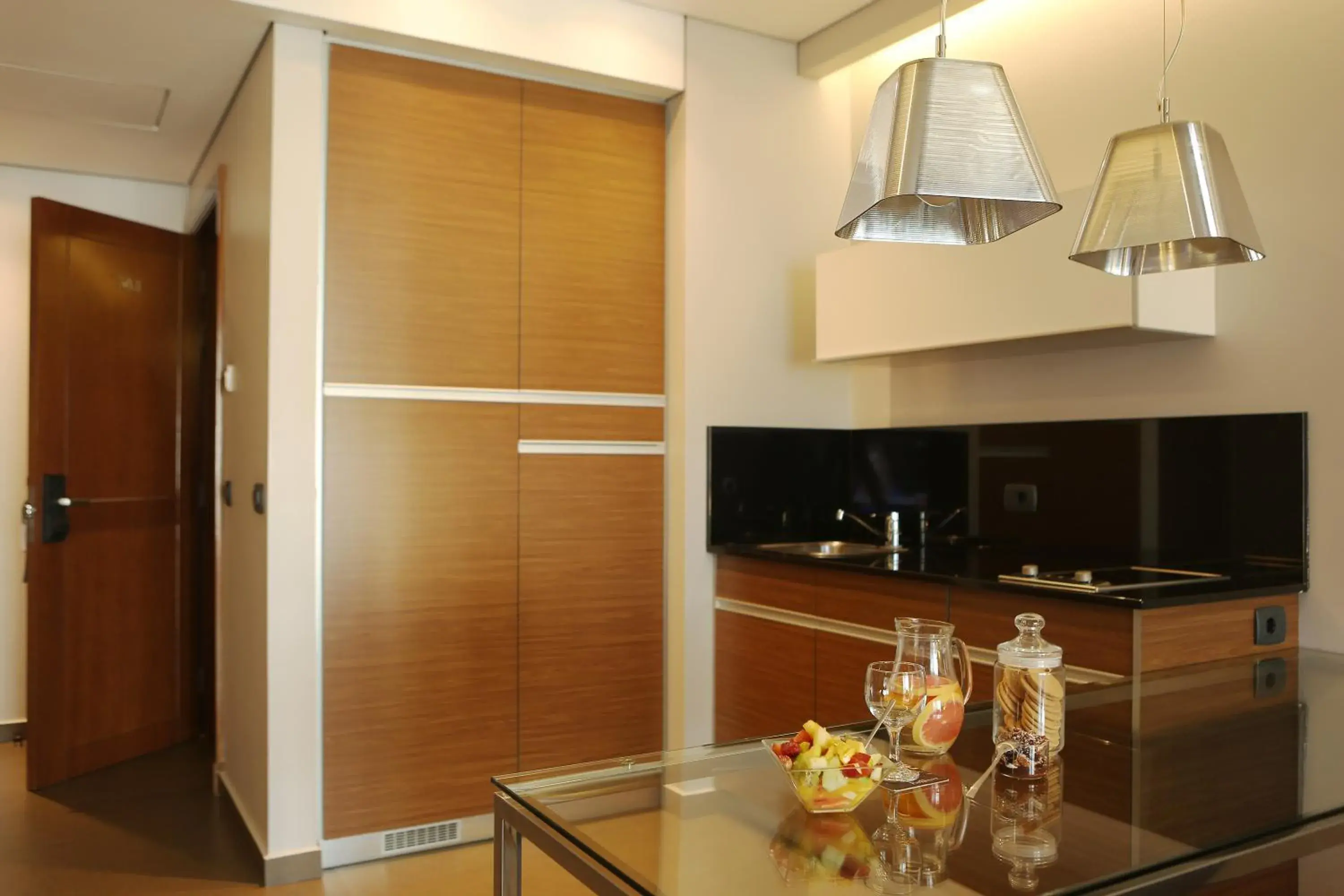 Kitchen or kitchenette, Kitchen/Kitchenette in ParkTower Suites