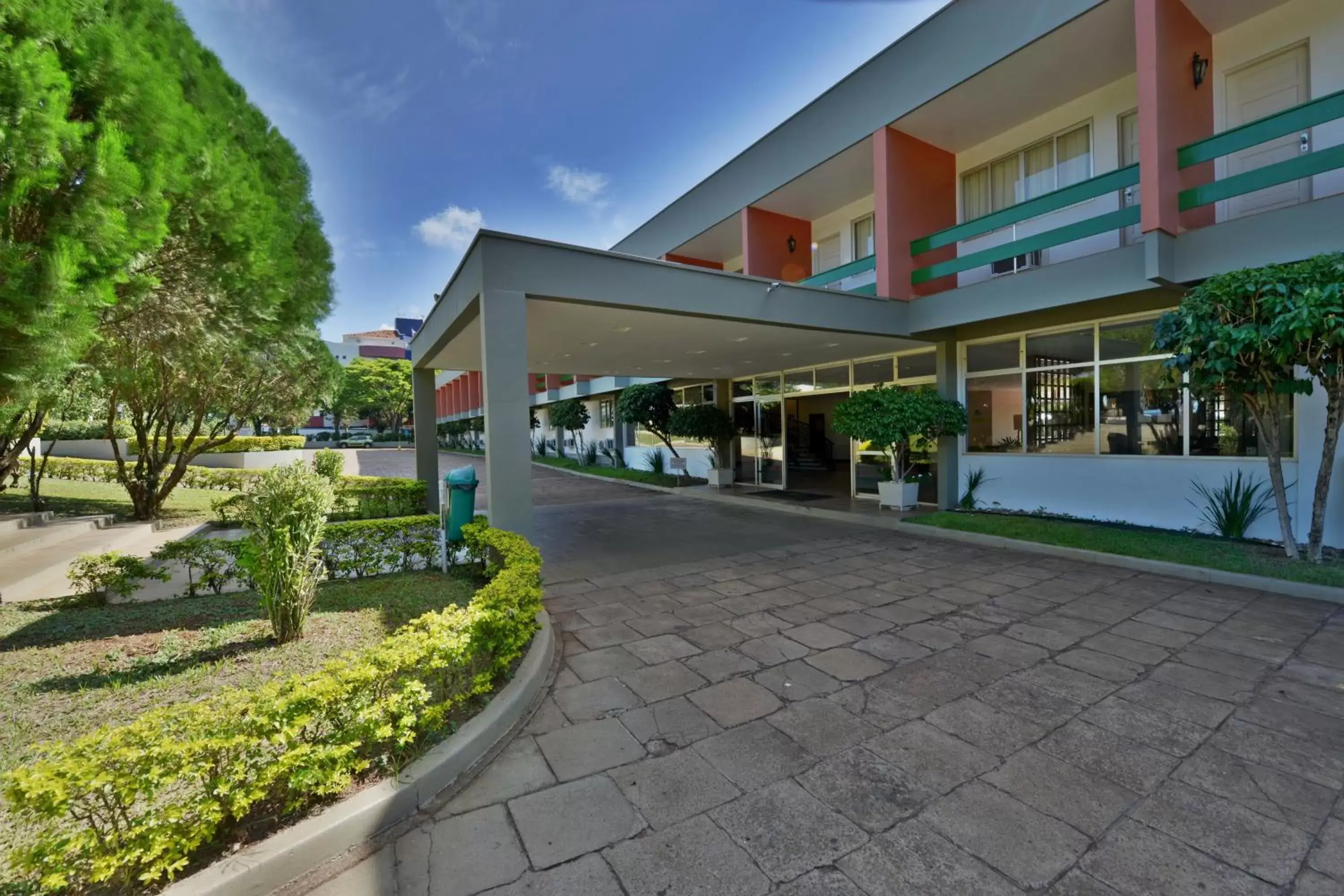 Facade/entrance, Property Building in Hotel Deville Express Guaira