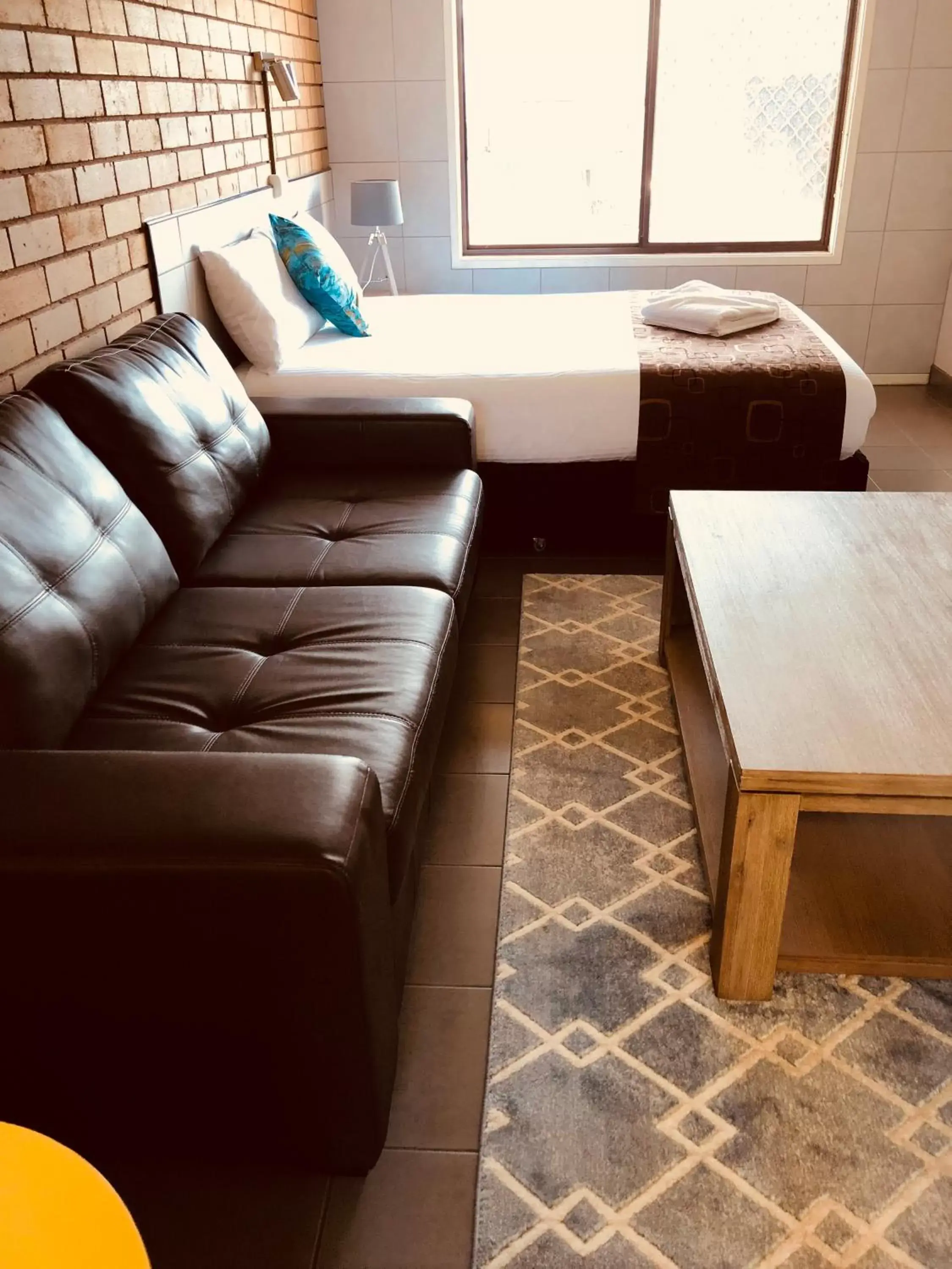 Living room, Seating Area in Tamworth Central Motel