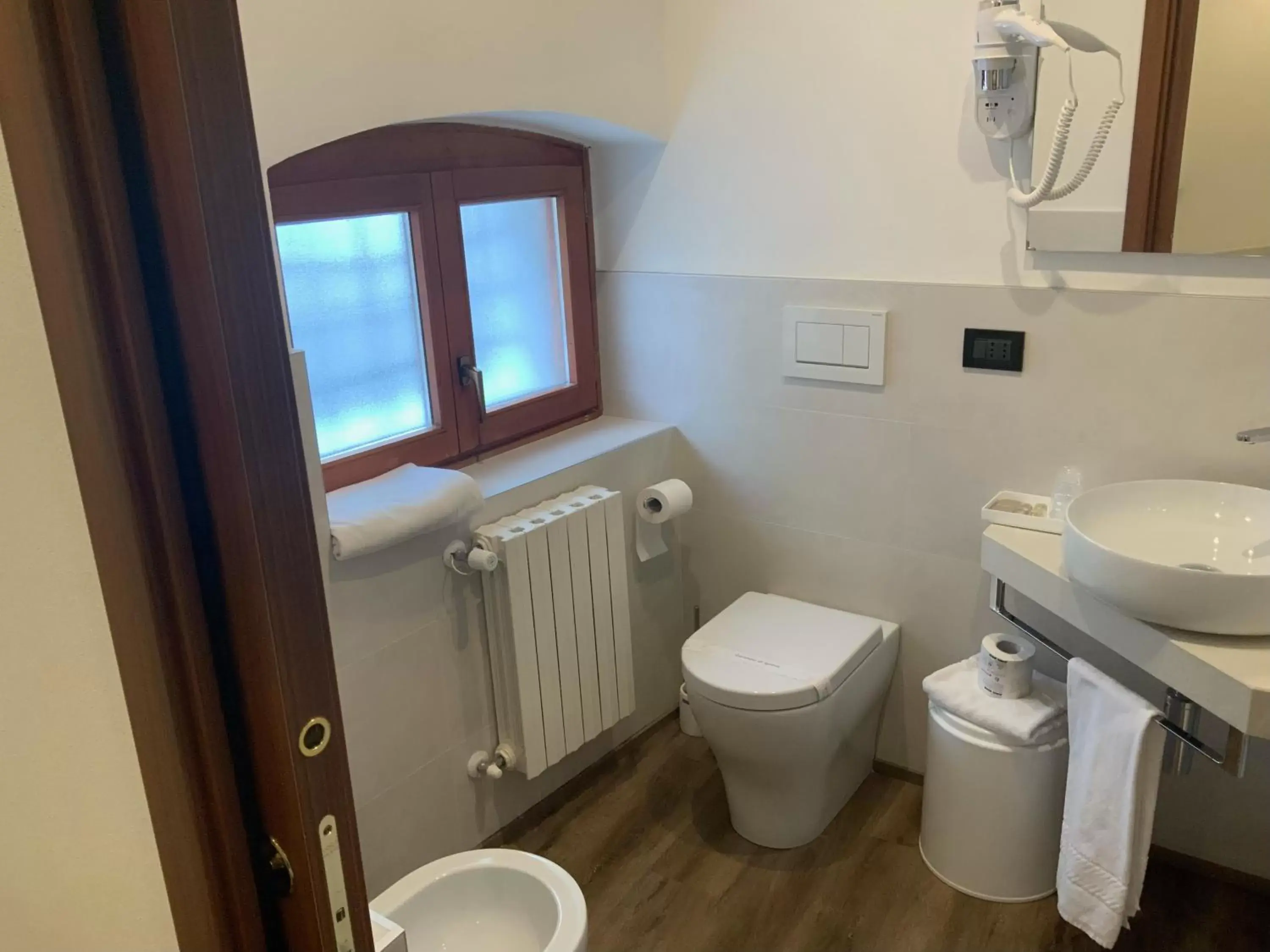 Bathroom in Albergo Cappello e Cadore