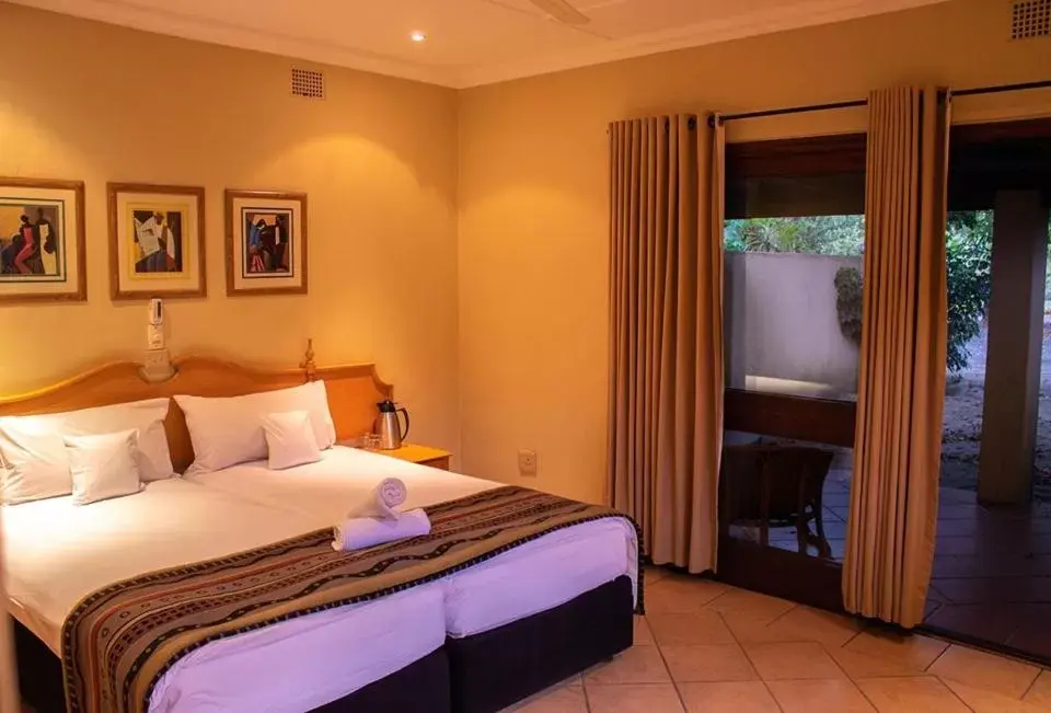 Bed in Hotel Numbi & Garden Suites