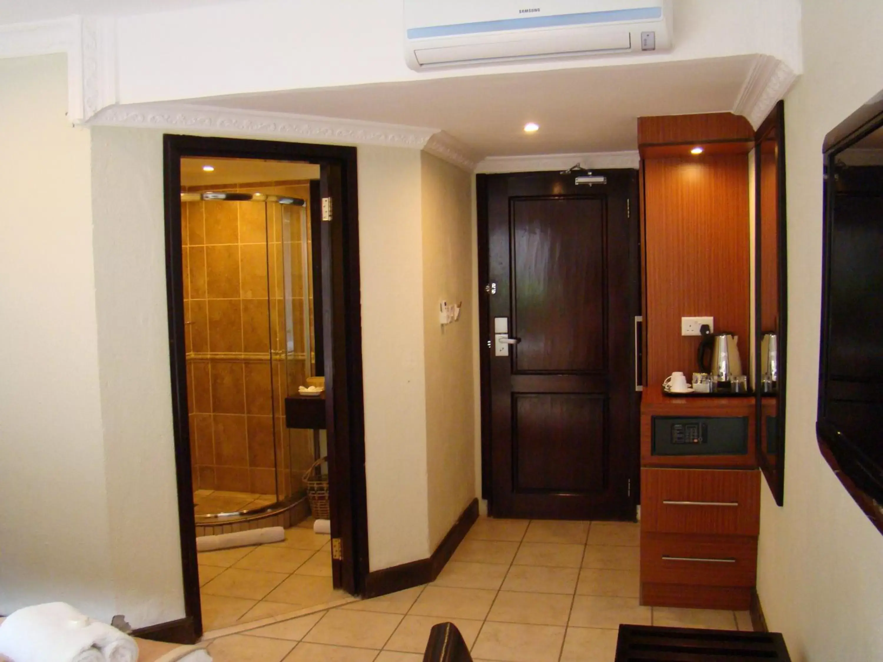 Coffee/tea facilities, Bathroom in Zawadi House Lodge