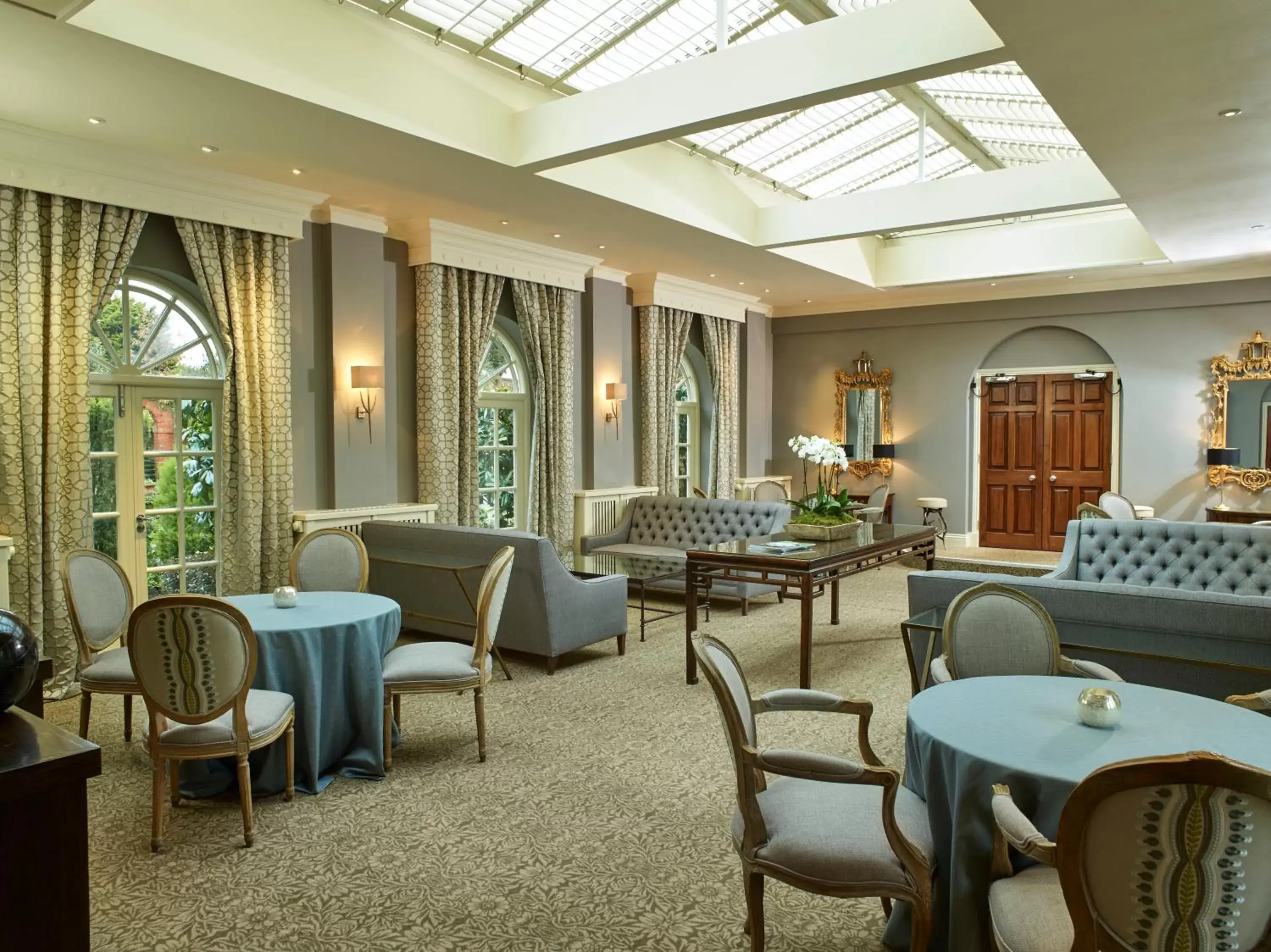 Lounge or bar, Restaurant/Places to Eat in Chewton Glen Hotel - an Iconic Luxury Hotel