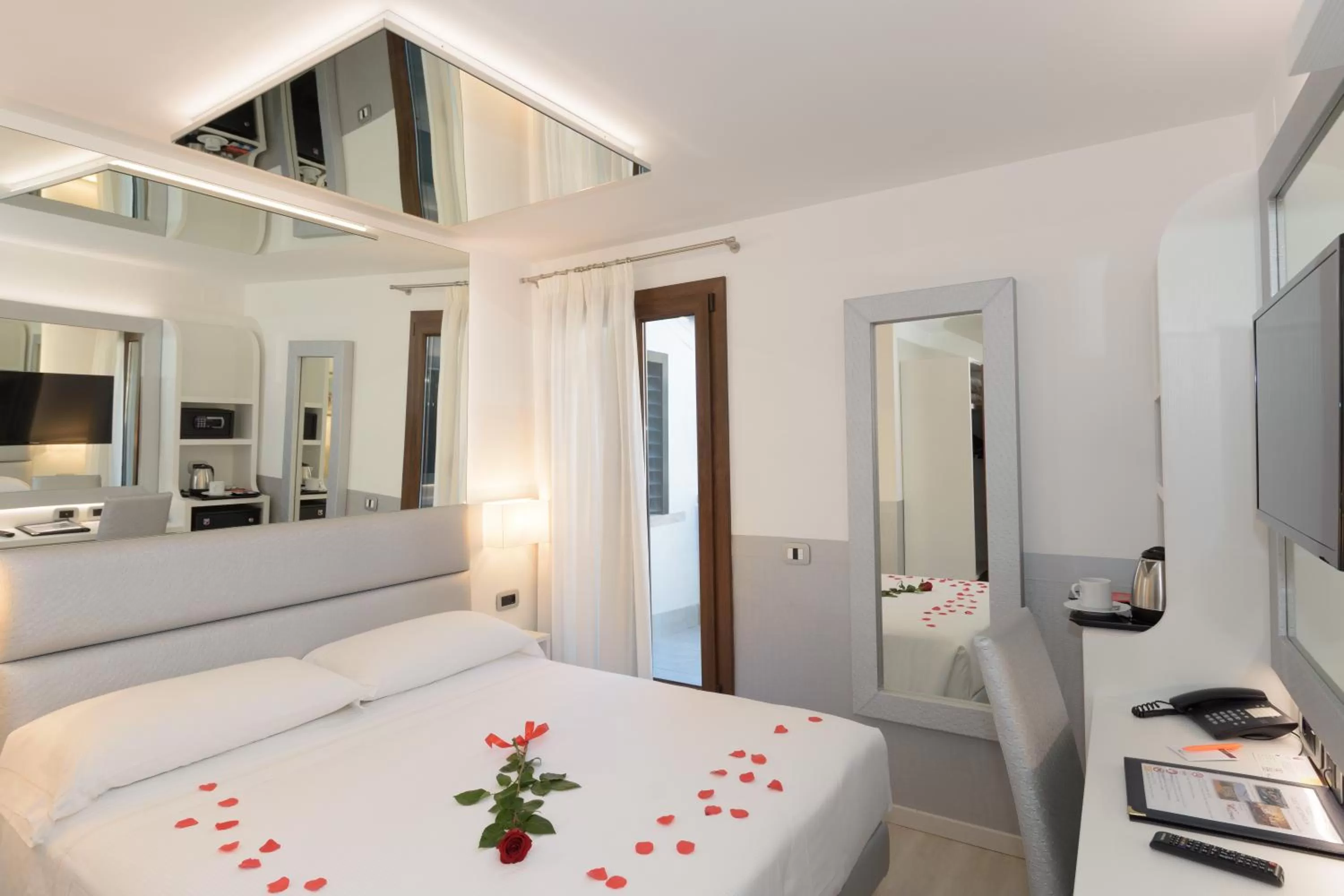 Day, Bed in UNAHOTELS Ala Venezia-Adults 16
