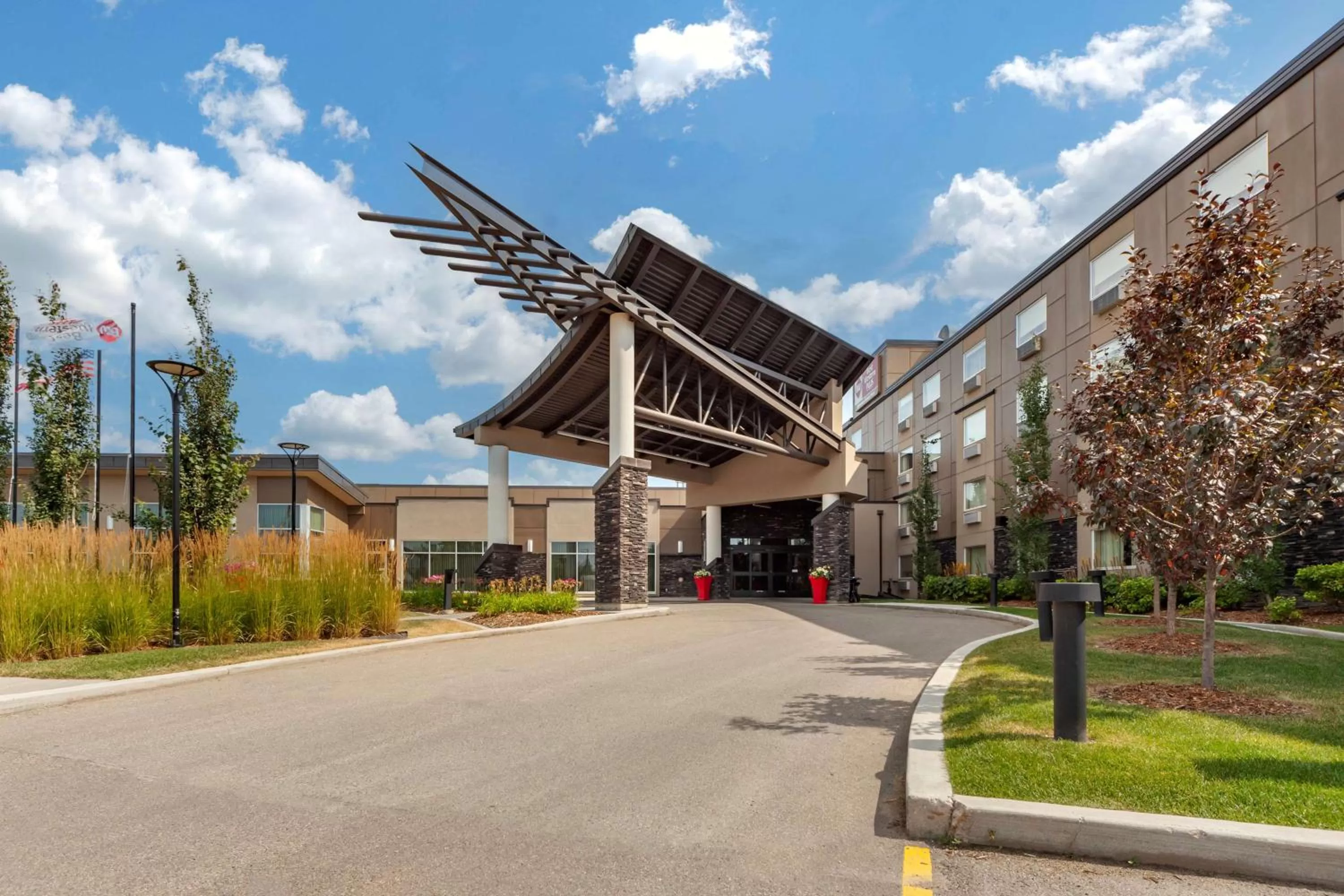 Property building in Best Western Plus Edmonton Airport Hotel