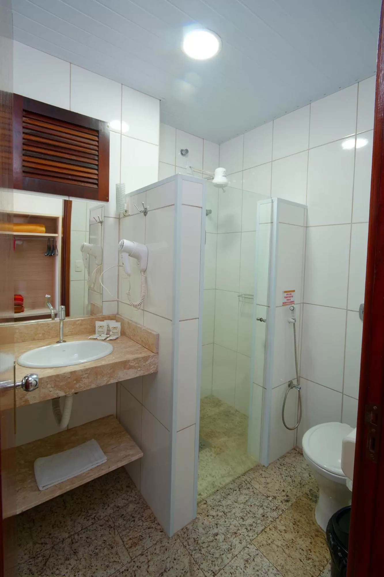 Shower in Fênix Hotel Campinas