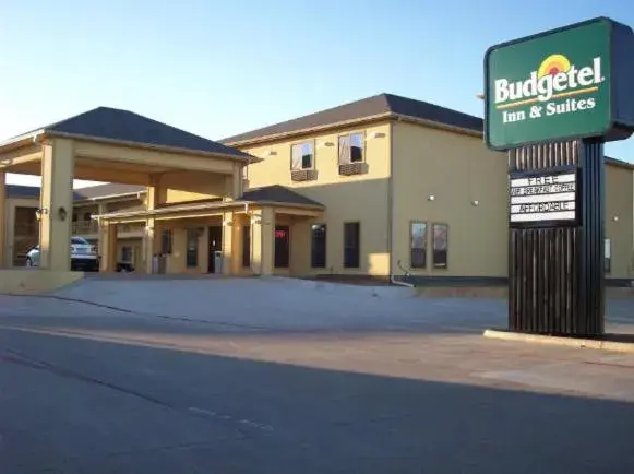 Street view, Property Building in Budgetel Inn and Suites