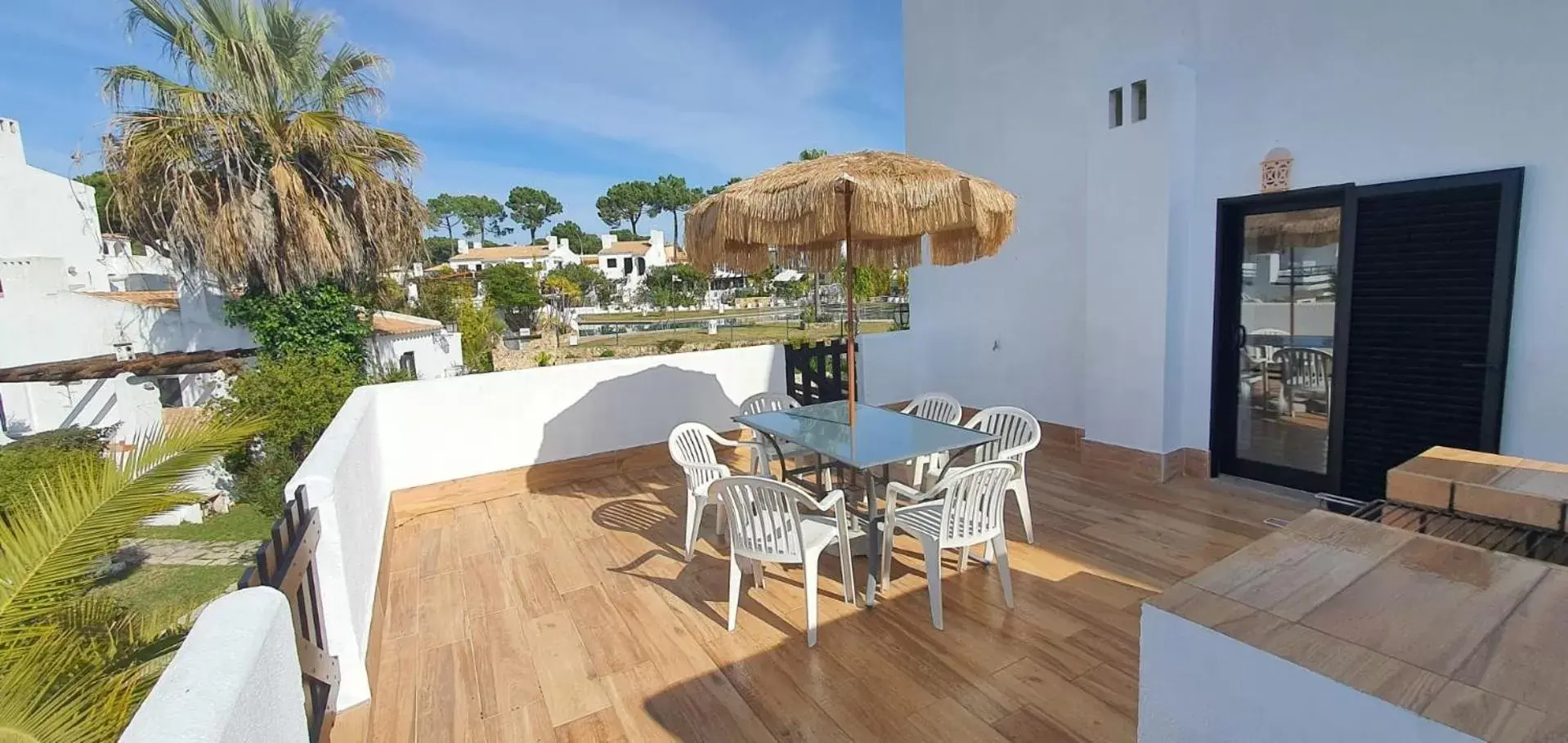 Balcony/Terrace in Apartamentos Honorio - Pool and Garden