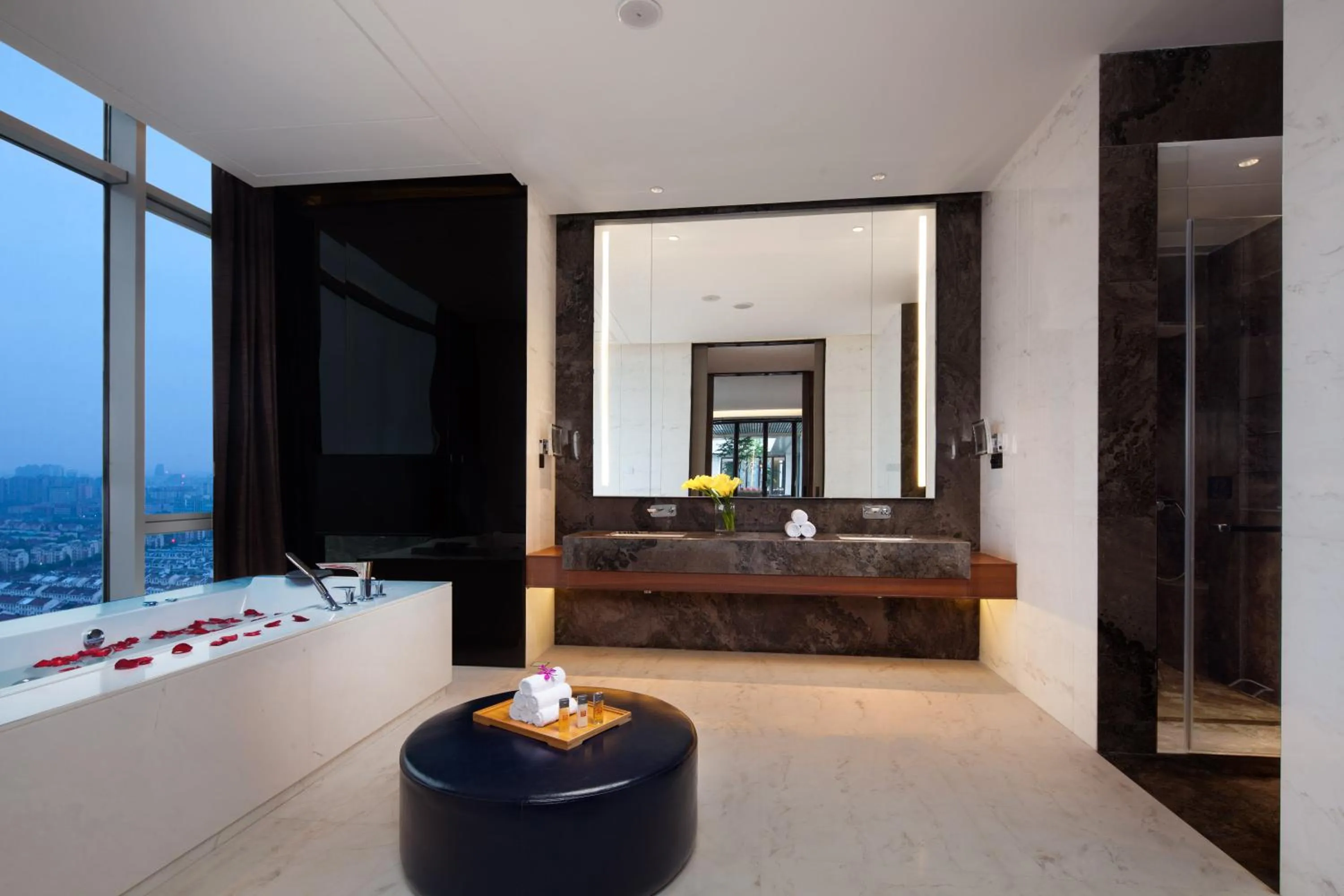 Photo of the whole room in Crowne Plaza Kunshan by IHG