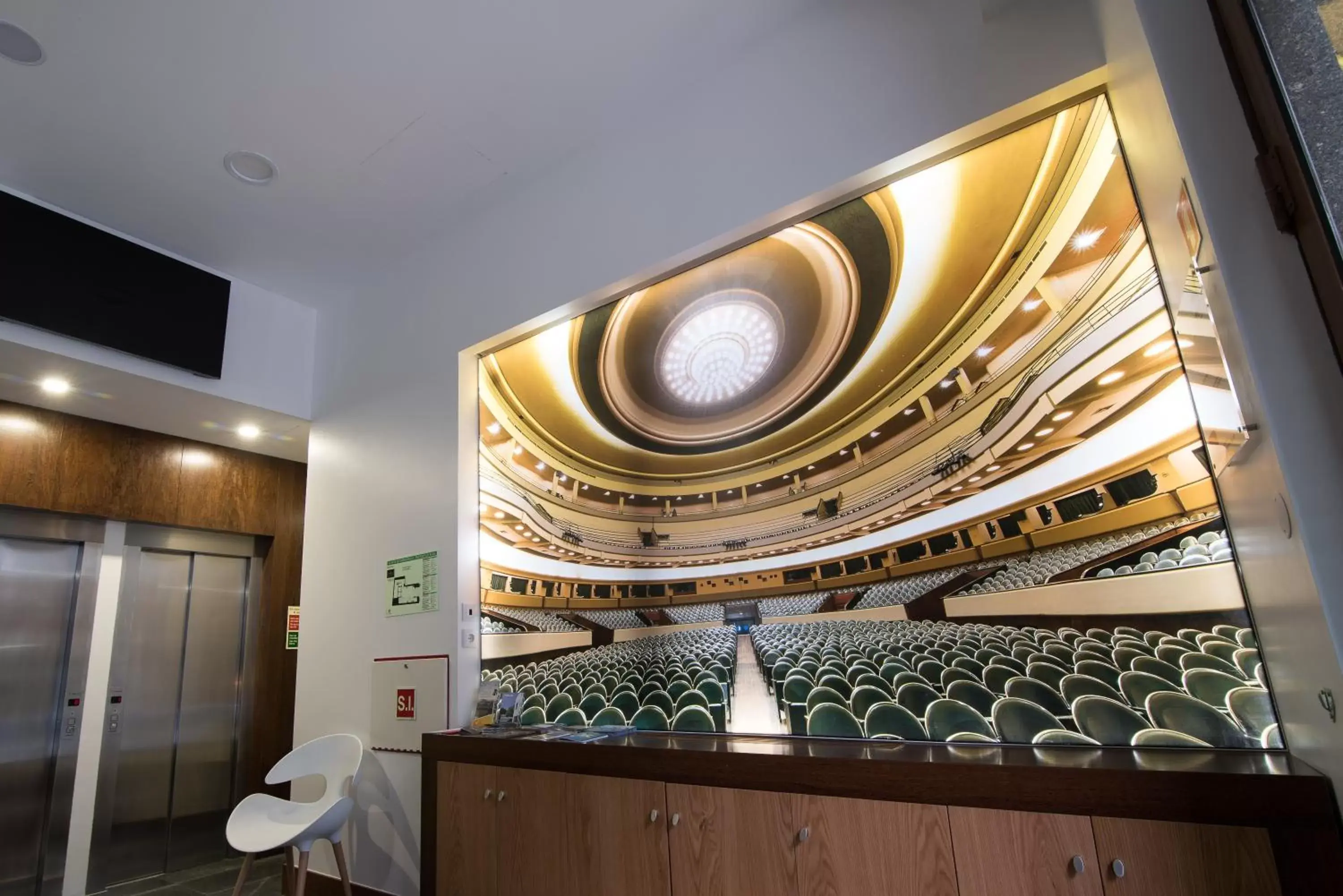 Lobby or reception in Porto Coliseum Hotel