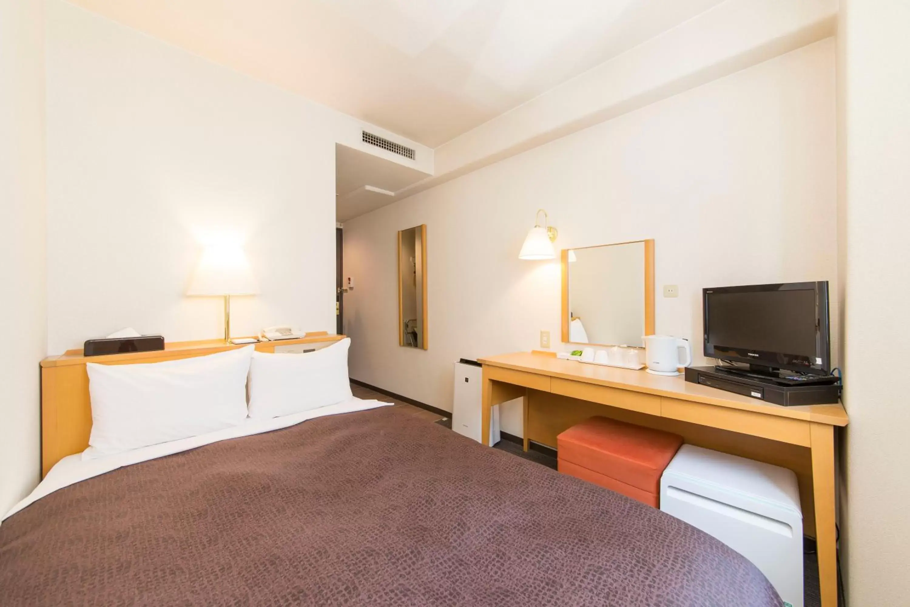 Double Room with Small Double Bed - Non-Smoking in Sanco Inn Kuwana Ekimae Double Room with Small Double Bed - Non-Smoking in Sanco Inn Kuwana Ekimae