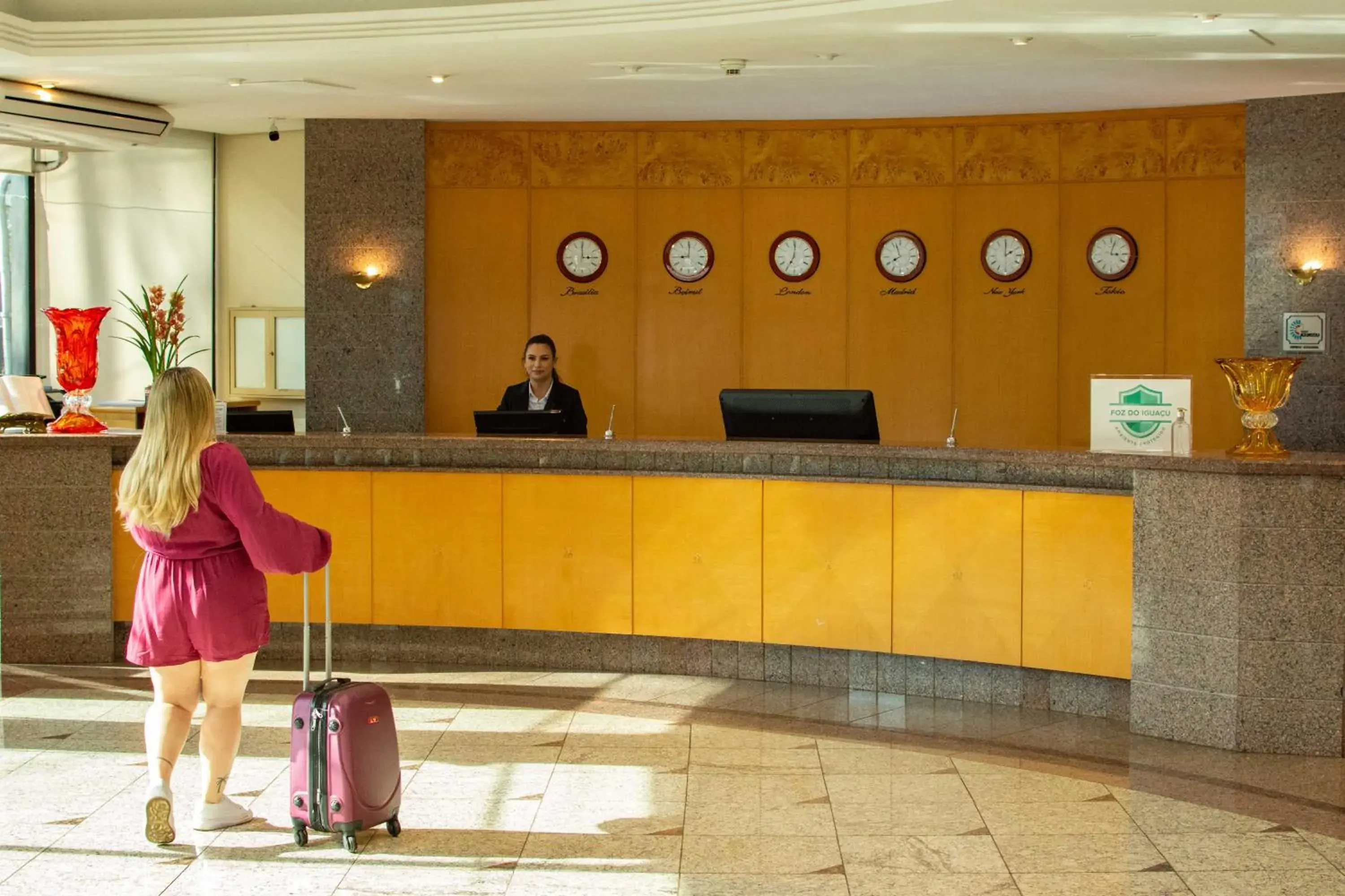 Lobby or reception in Hotel Golden Park Internacional Foz & Convenções By Nacional Inn Lobby or reception in Hotel Golden Park Internacional Foz & Convenções By Nacional Inn