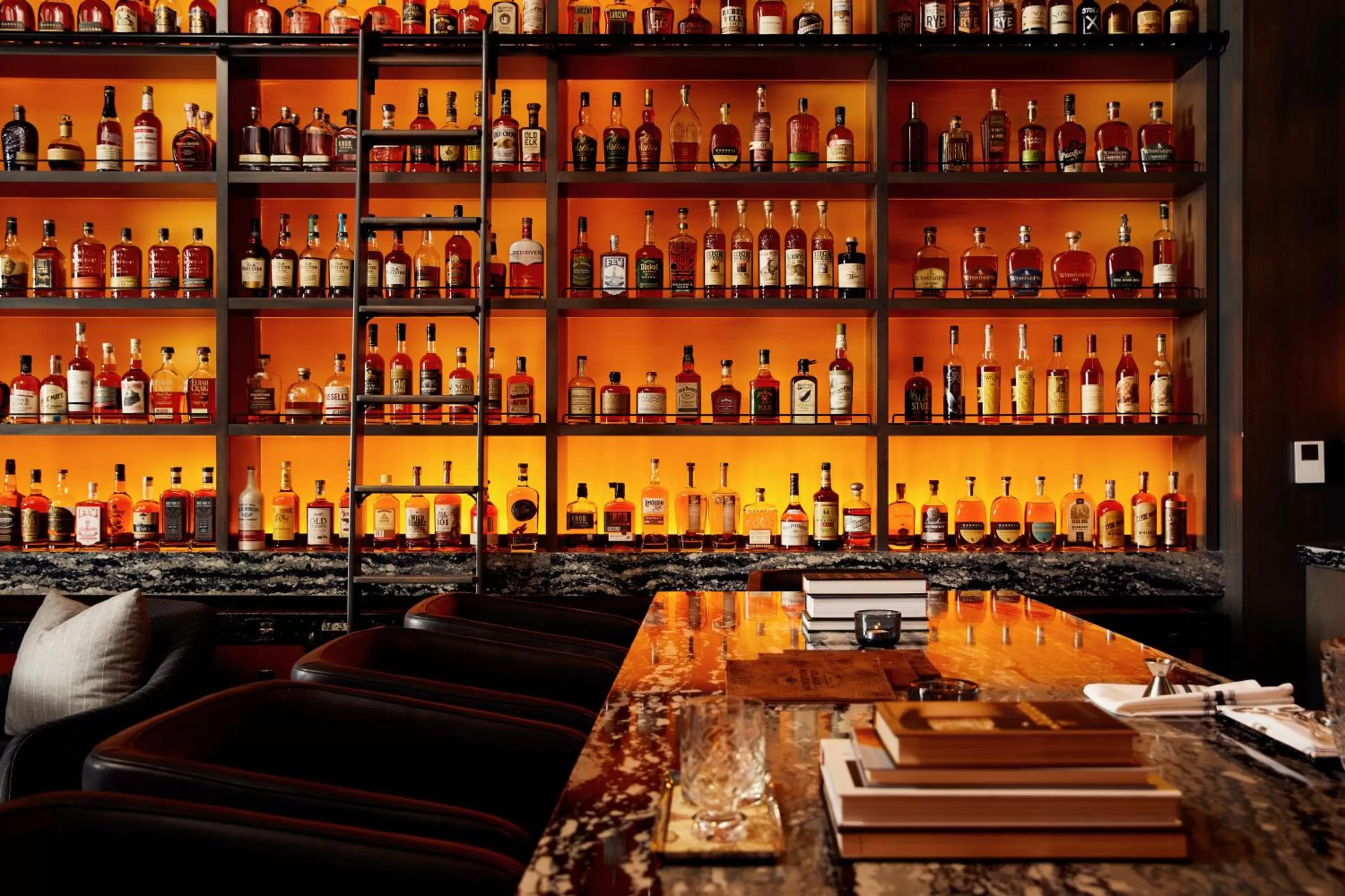 Lounge or bar in Live! by Loews - St. Louis