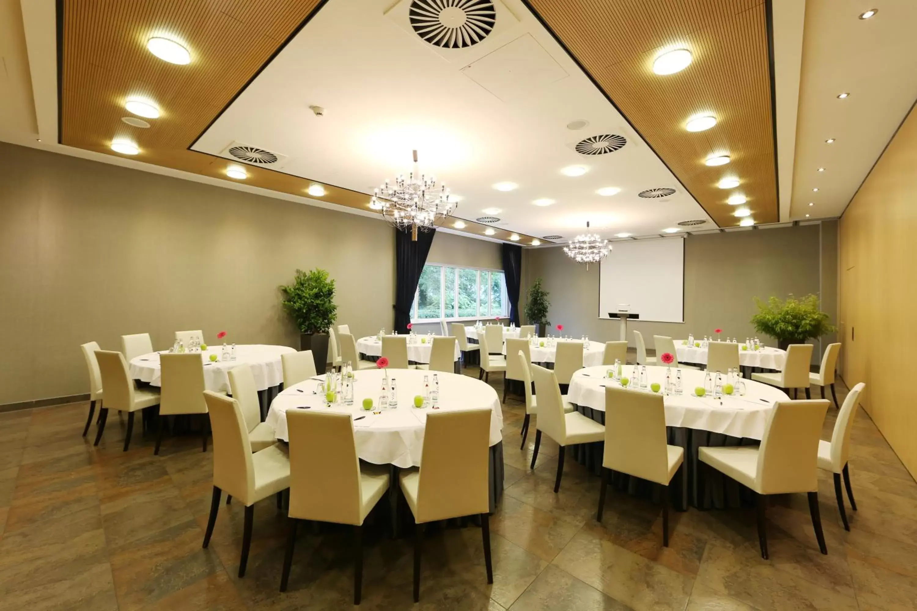 Activities, Restaurant/Places to Eat in Abba Berlin Hotel Activities, Restaurant/Places to Eat in Abba Berlin Hotel