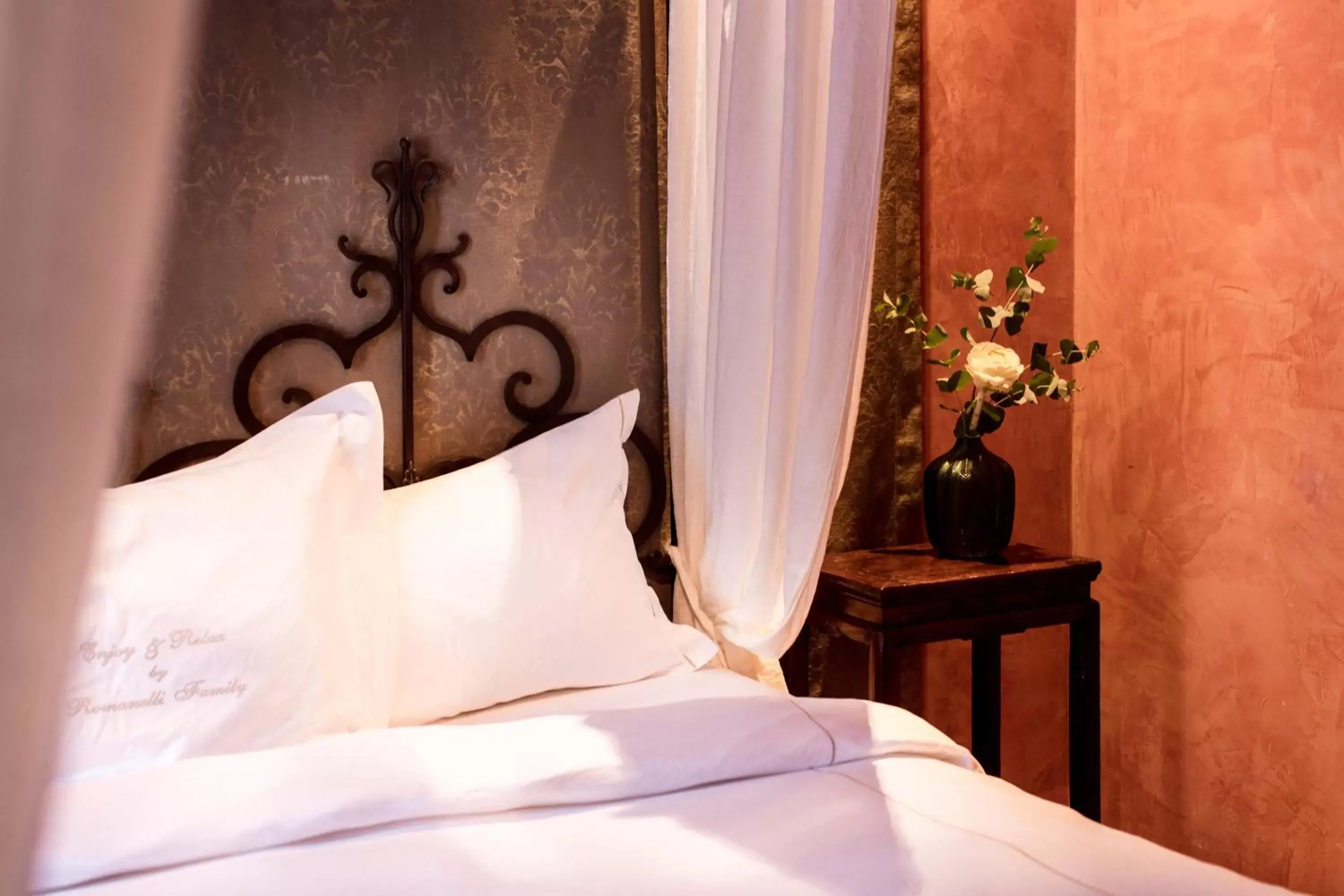 Decorative detail, Bed in Novecento Boutique Hotel