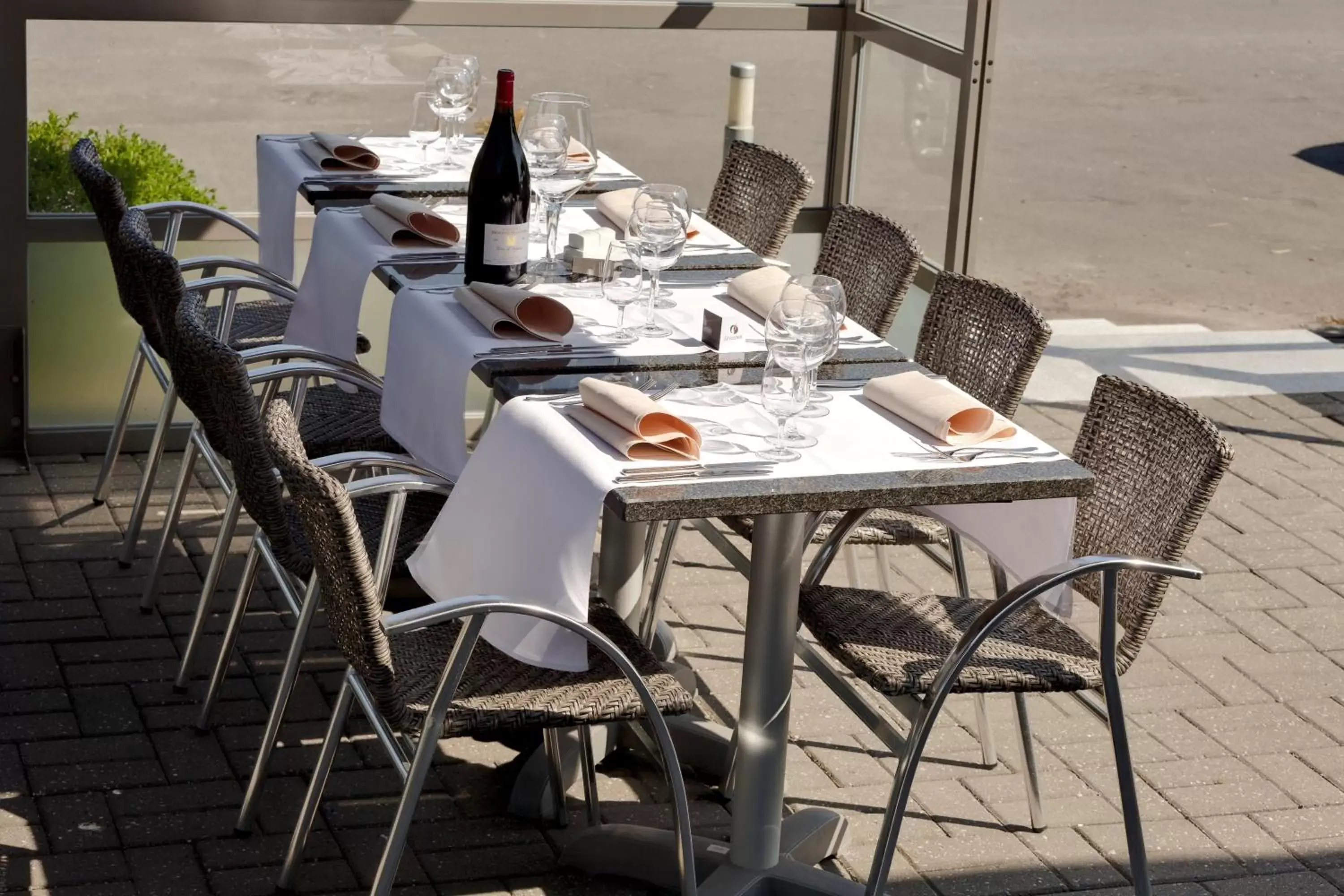 Balcony/Terrace, Restaurant/Places to Eat in Aero44 Hotel Charleroi Airport