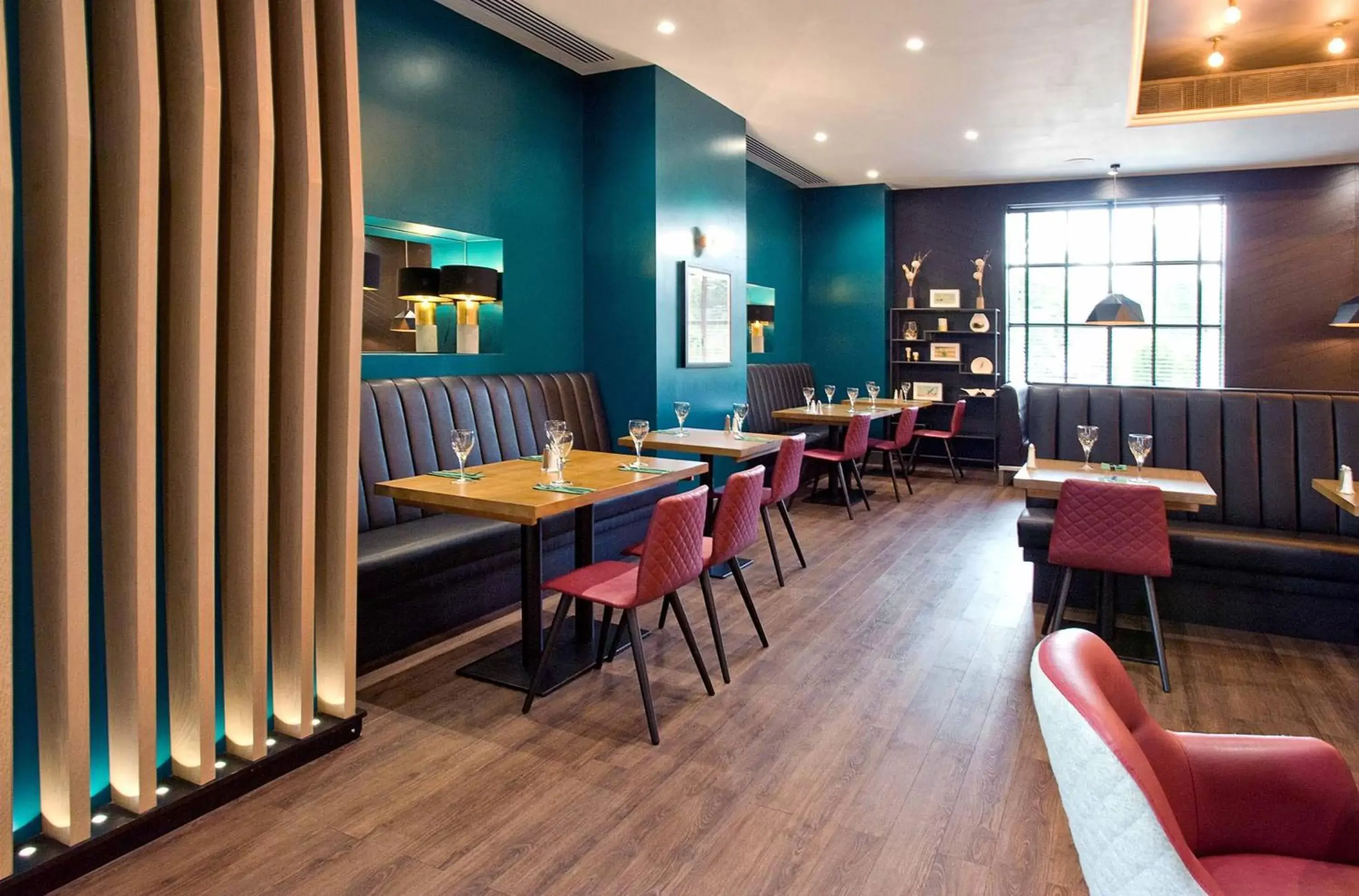 Restaurant/Places to Eat in Sandman Signature London Gatwick Hotel