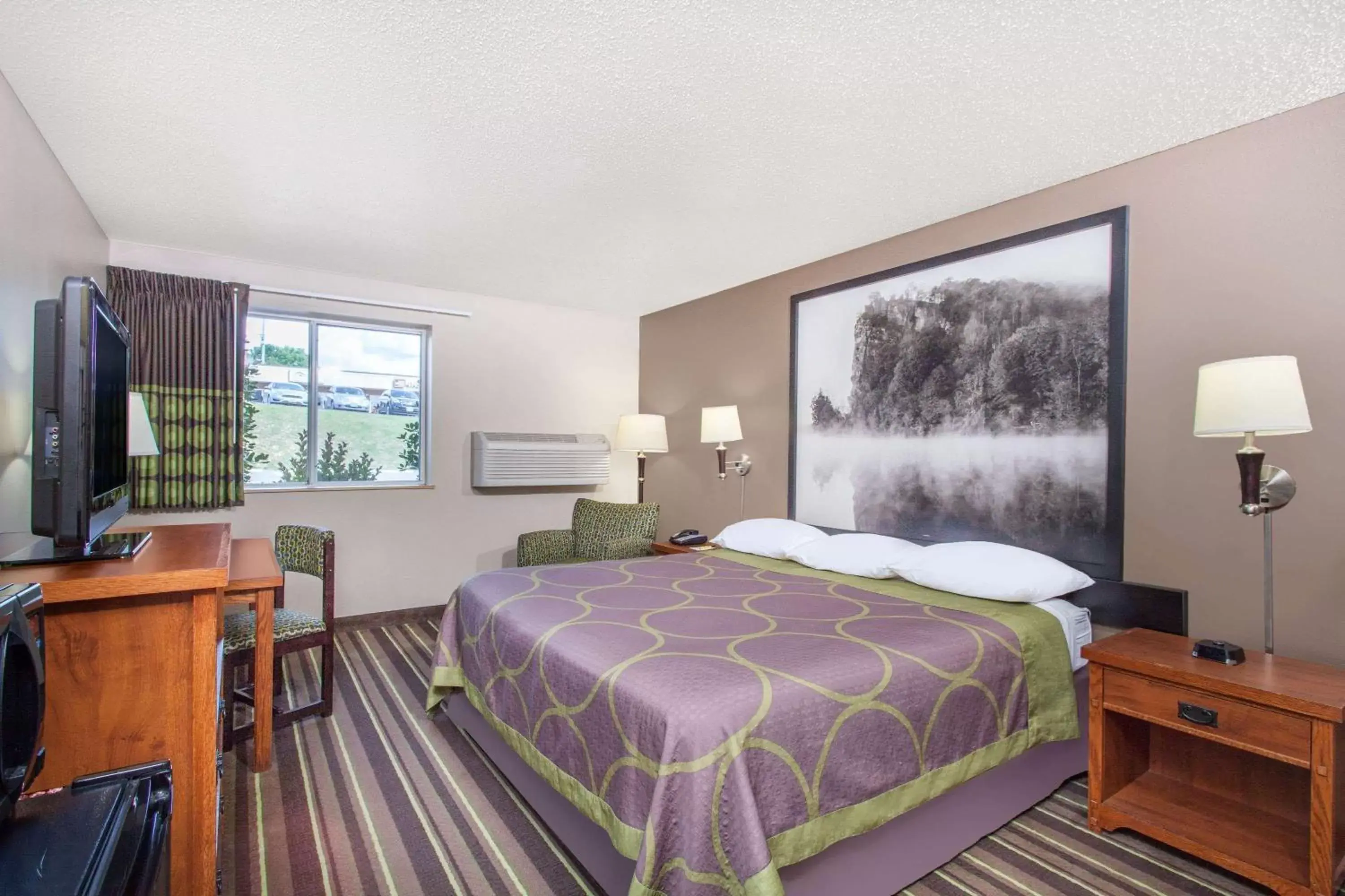 Photo of the whole room, Bed in Super 8 by Wyndham Richlands/Claypool Hill Area Photo of the whole room, Bed in Super 8 by Wyndham Richlands/Claypool Hill Area