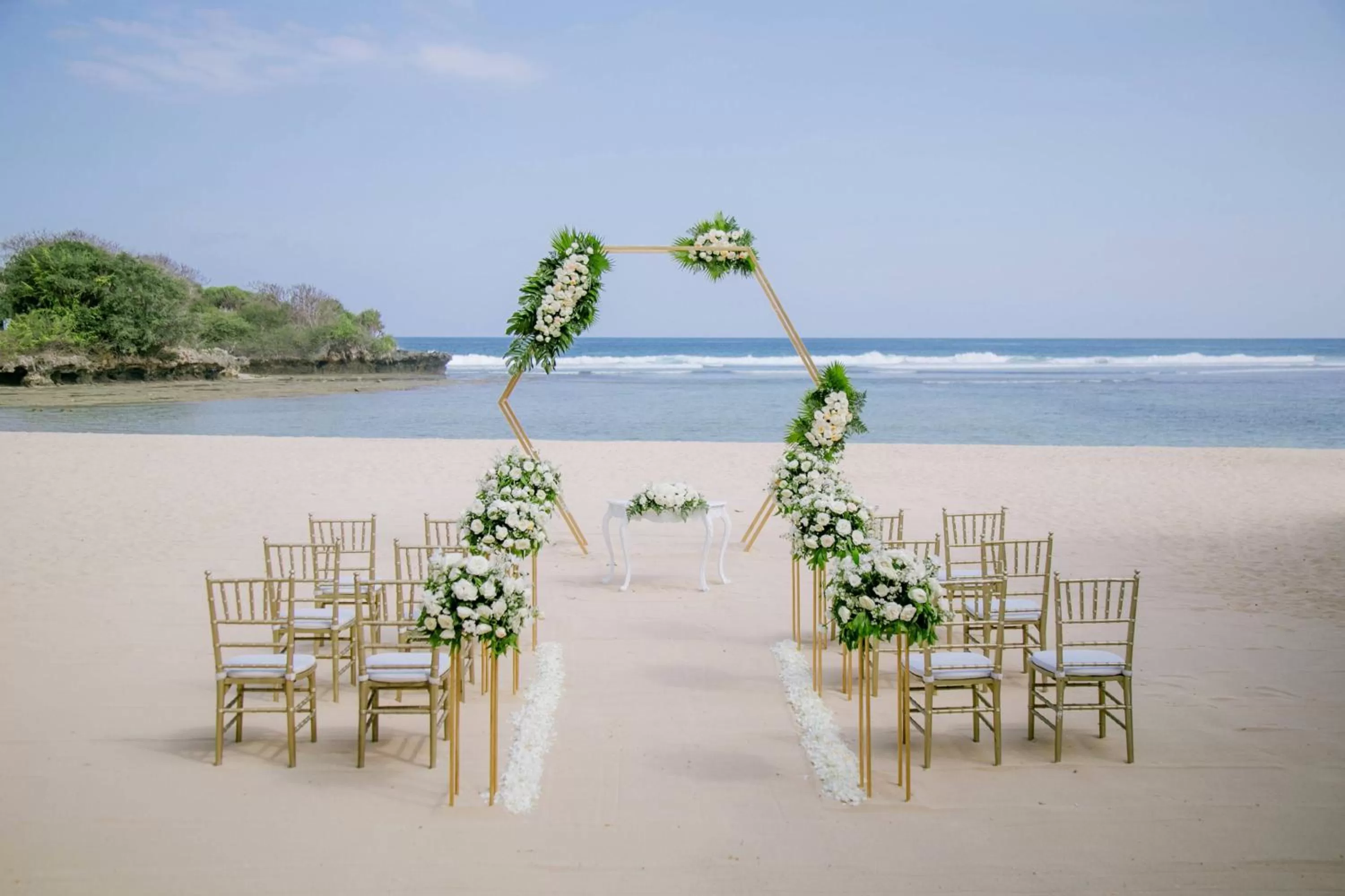 Beach in Courtyard by Marriott Bali Nusa Dua Resort