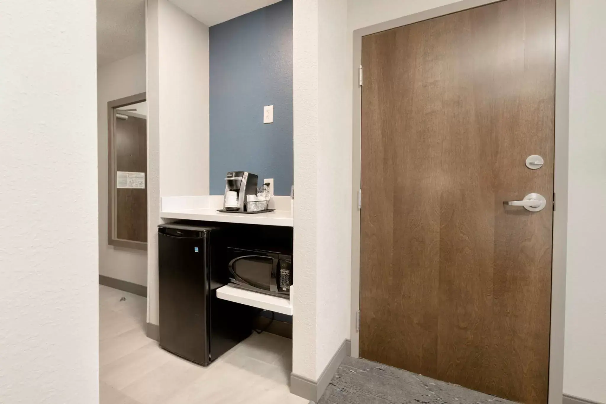 Photo of the whole room, Bathroom in Holiday Inn Express Hotel & Suites Festus-South St. Louis, an IHG Hotel