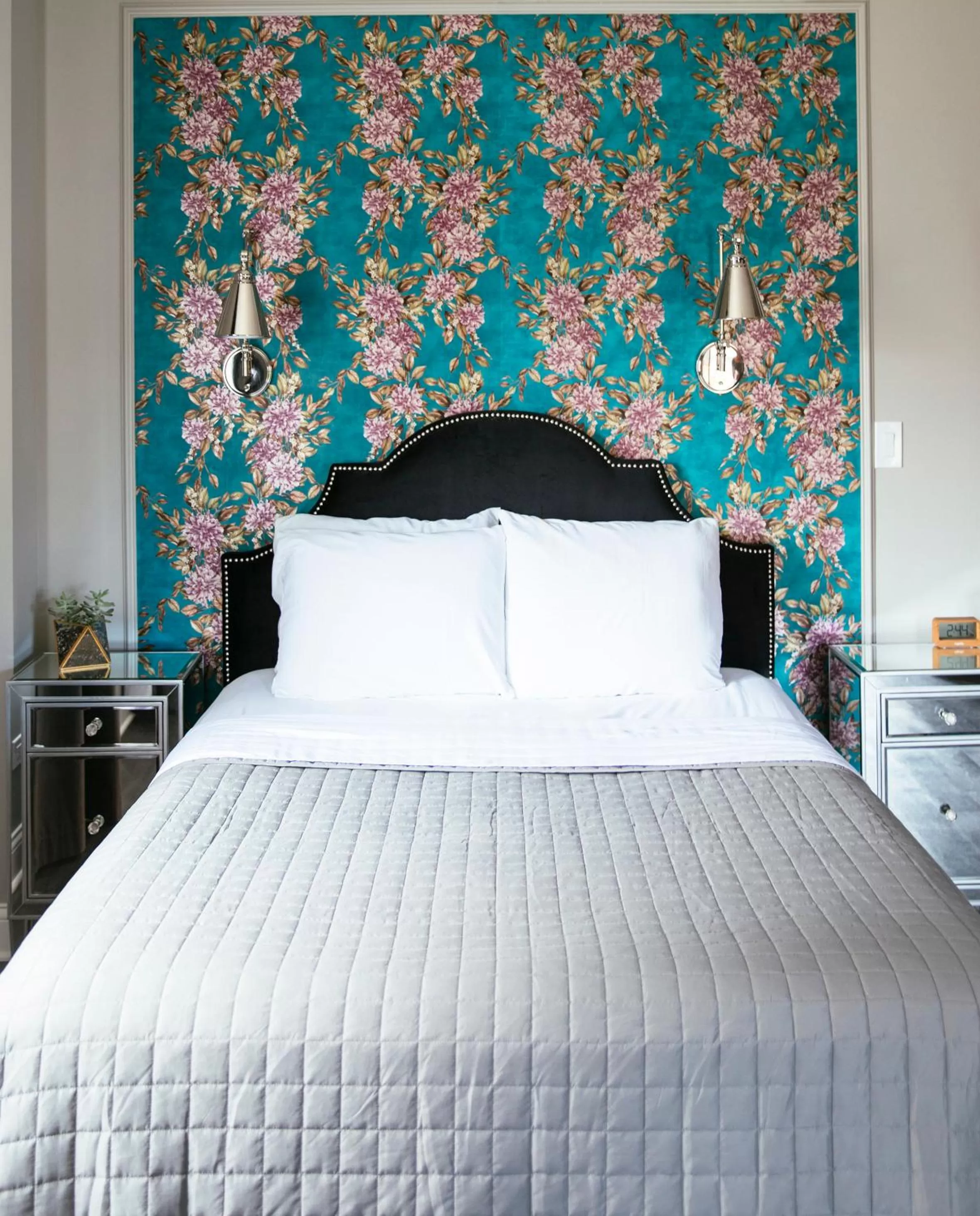 Bed in Wicker Park Inn