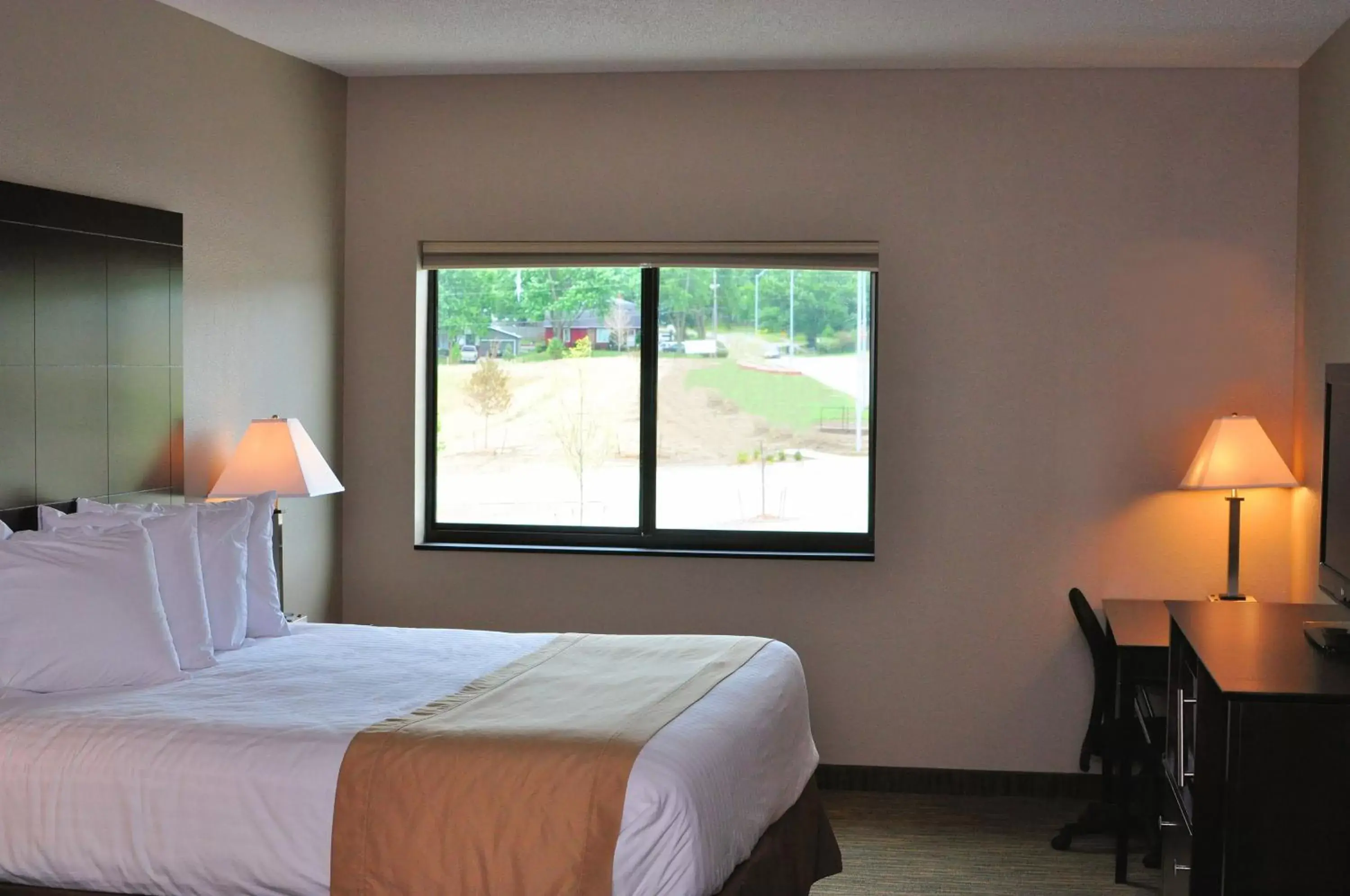 Bed in Qube Hotel - Polk City