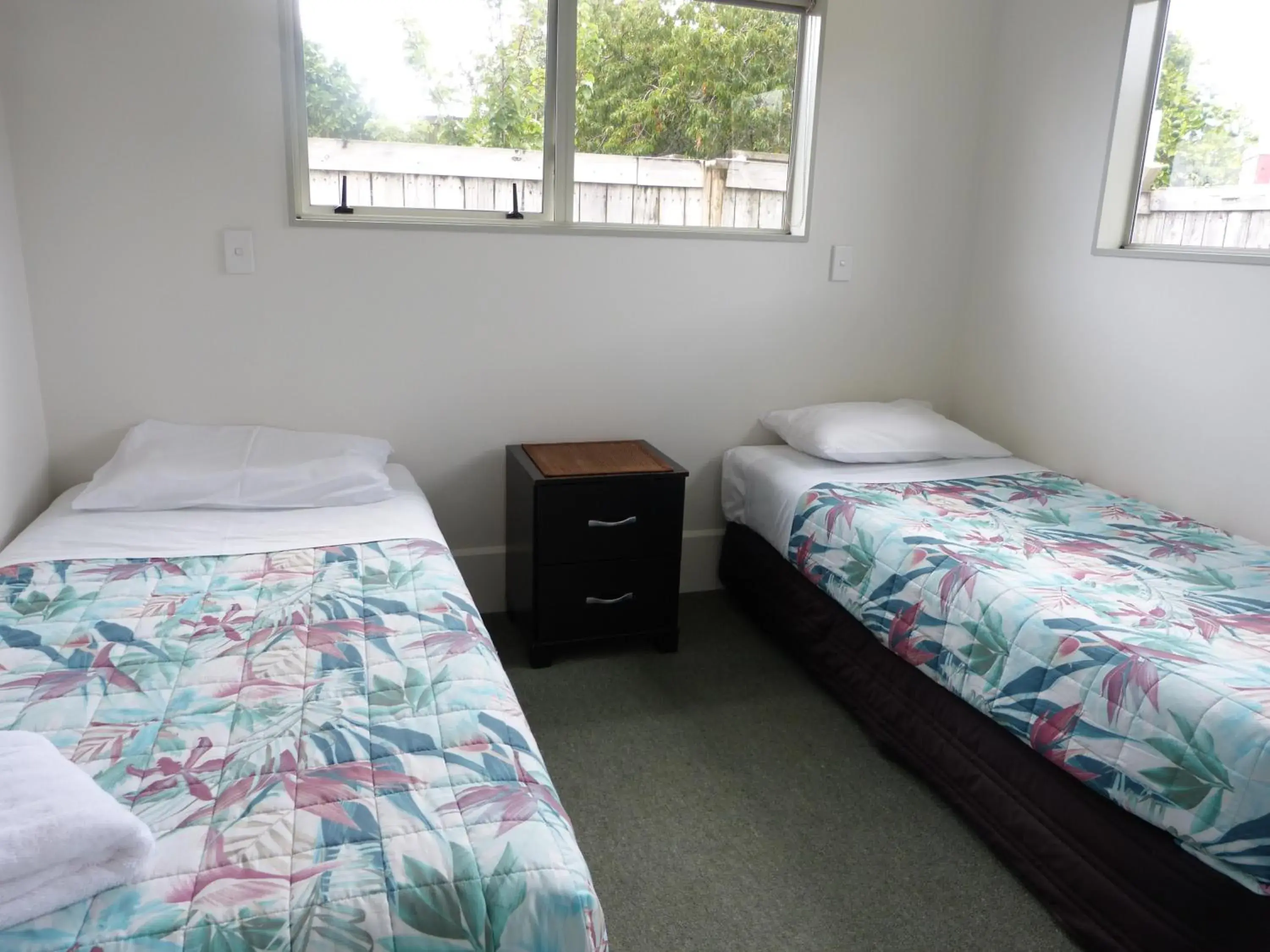 Bedroom, Bed in Blake Court Motel