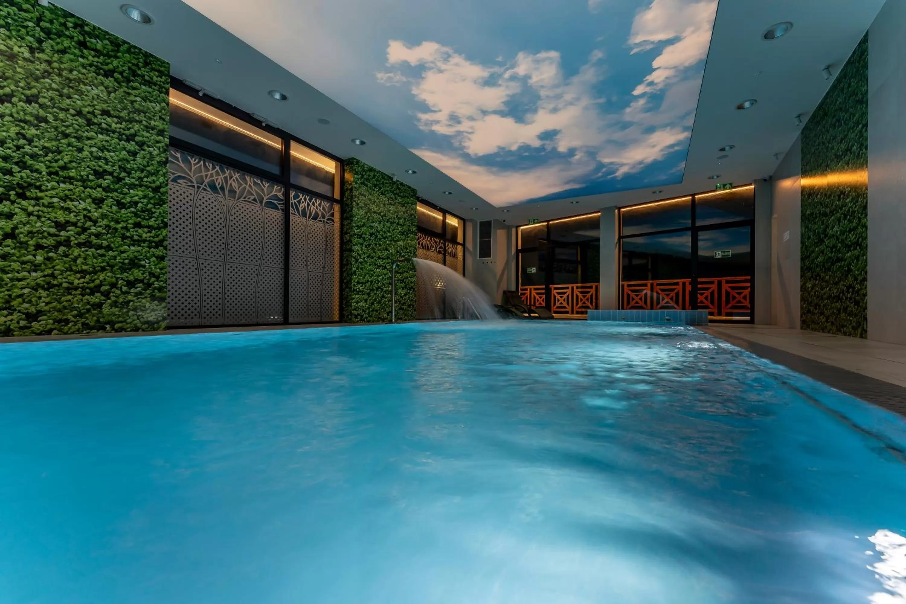 Swimming pool in Aura Medical SPA Nałęczów