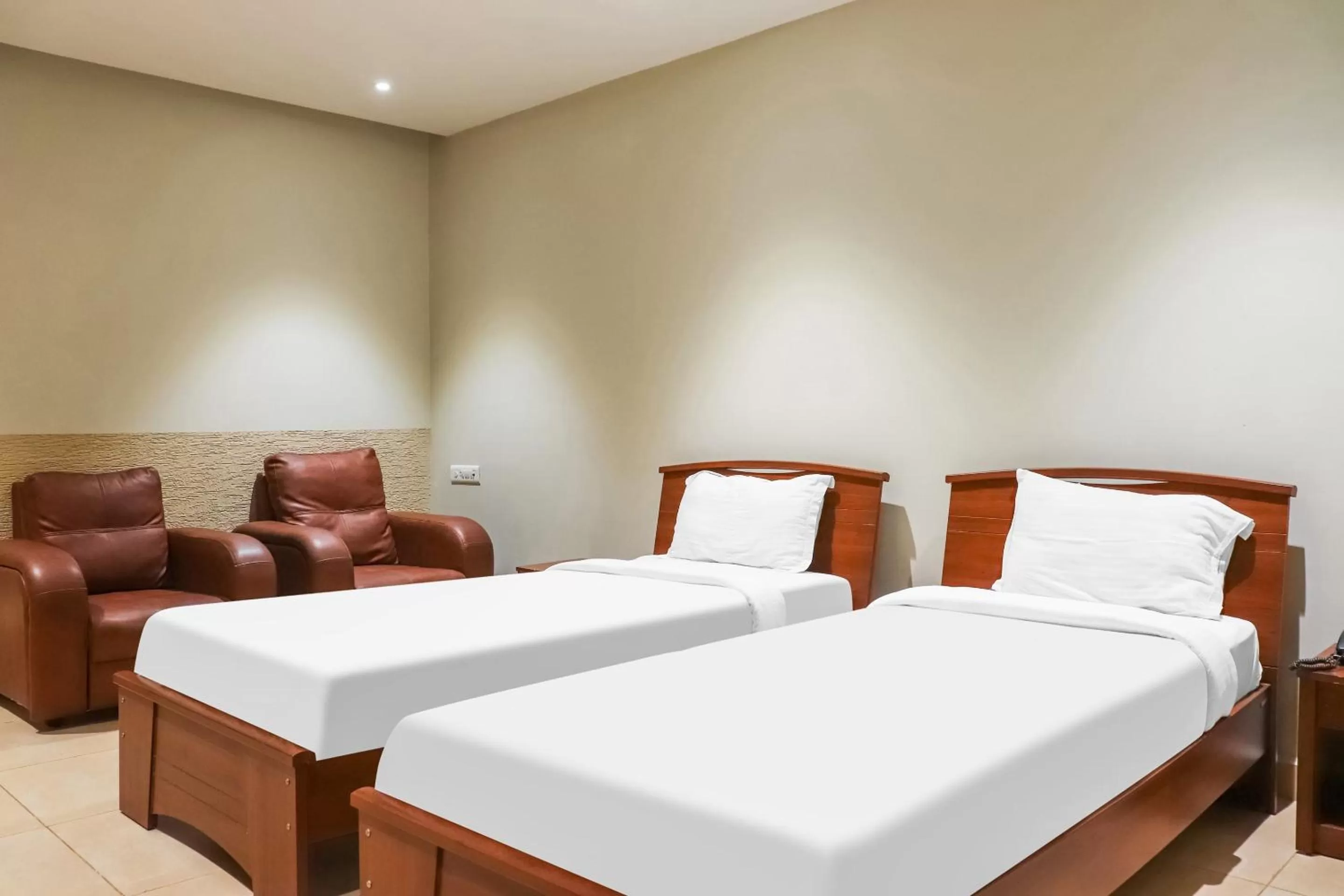 Standard Double Room - single occupancy in Collection O Kk Trends