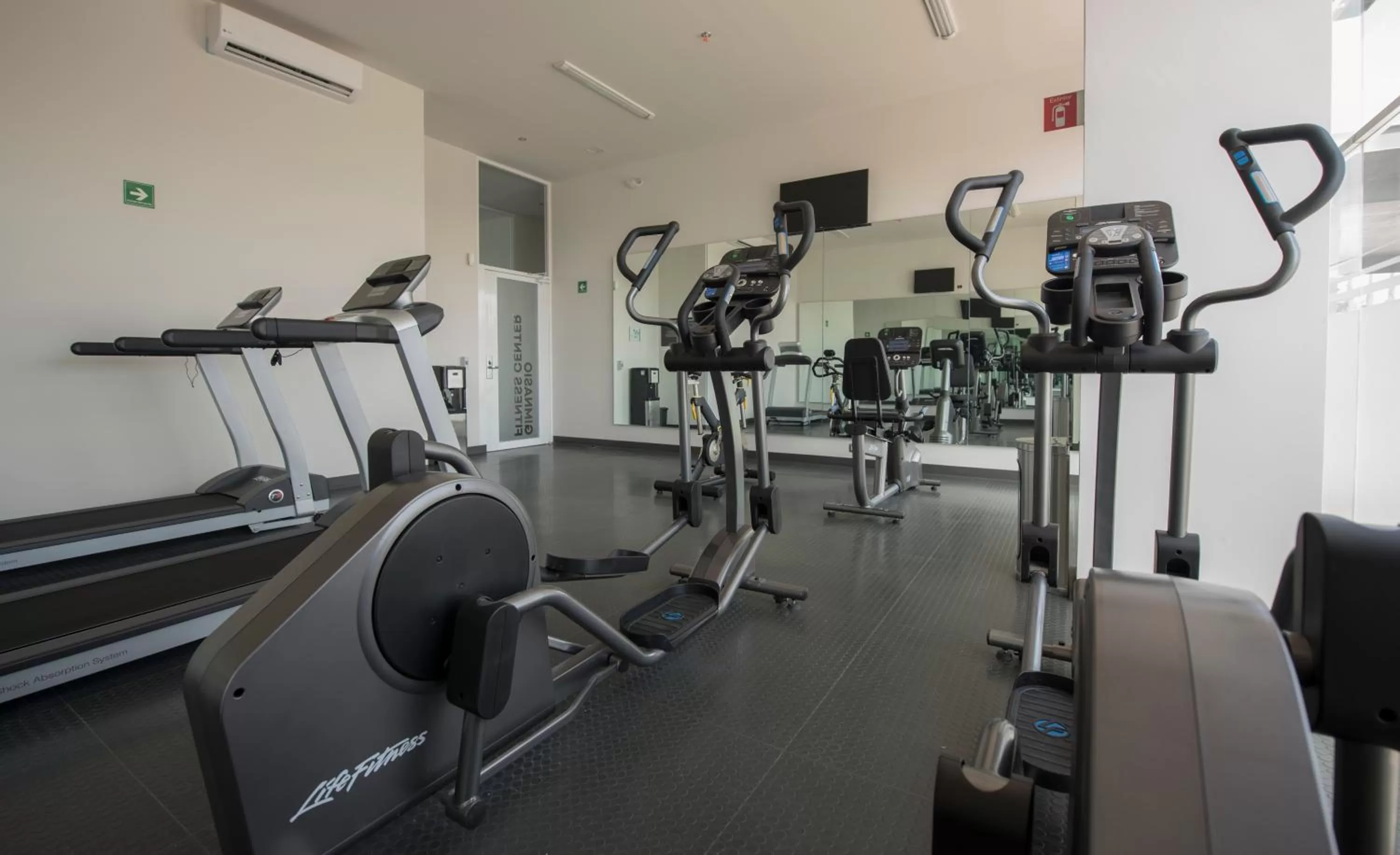 Fitness centre/facilities in Microtel Inn & Suites by Wyndham Irapuato